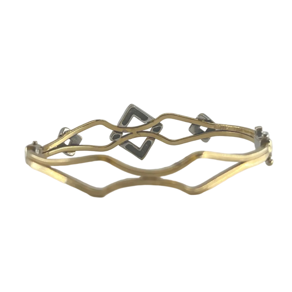 14ct Star Bangle 2.6" Carat: 14ct Gold Colour: Yellow & White Gold Size: 2.6" (Width) Weight: 10.67g