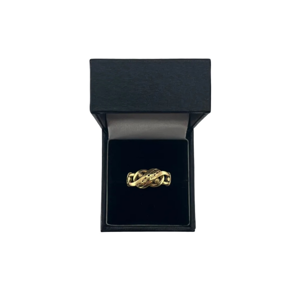 18ct Knot Ring Carat: 18ct Gold Colour: Yellow Gold Size: Q 1/2 Weight: 7.51g