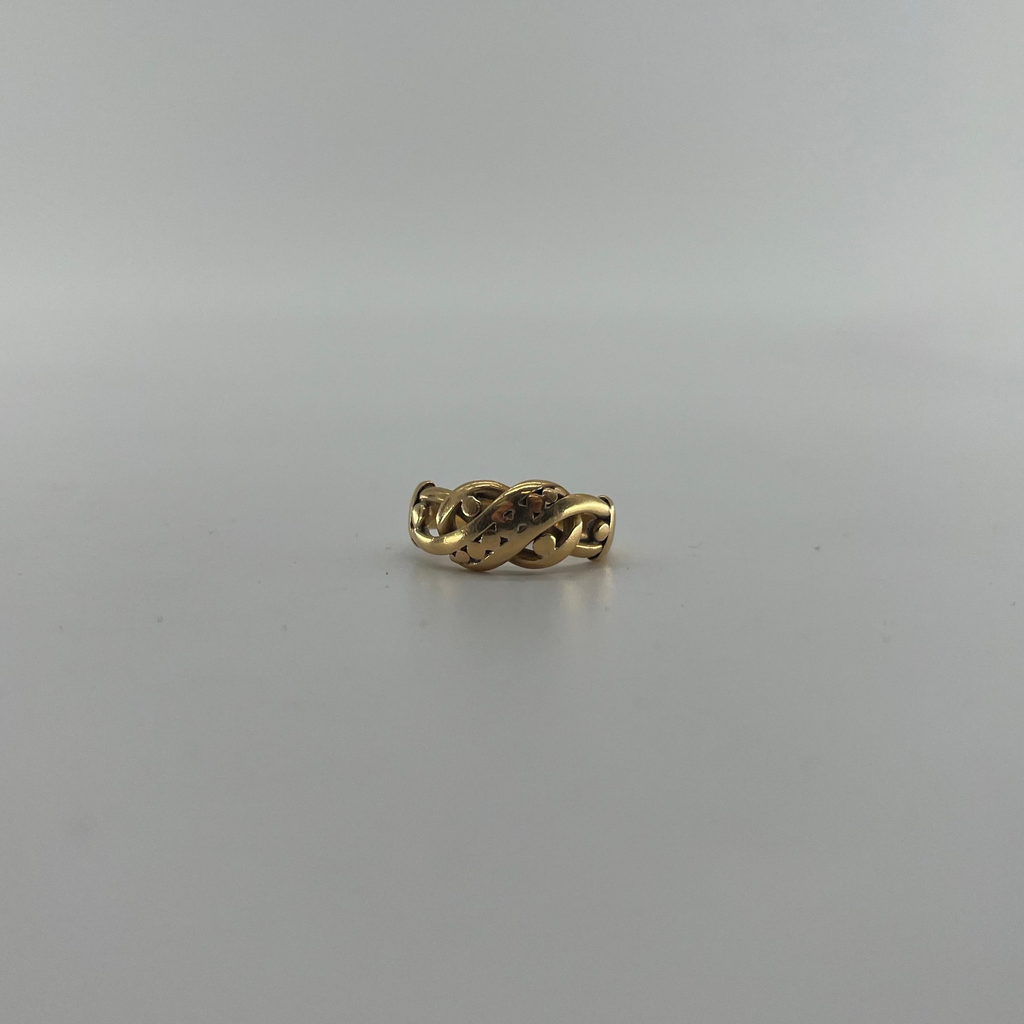 18ct Knot Ring Carat: 18ct Gold Colour: Yellow Gold Size: Q 1/2 Weight: 7.51g