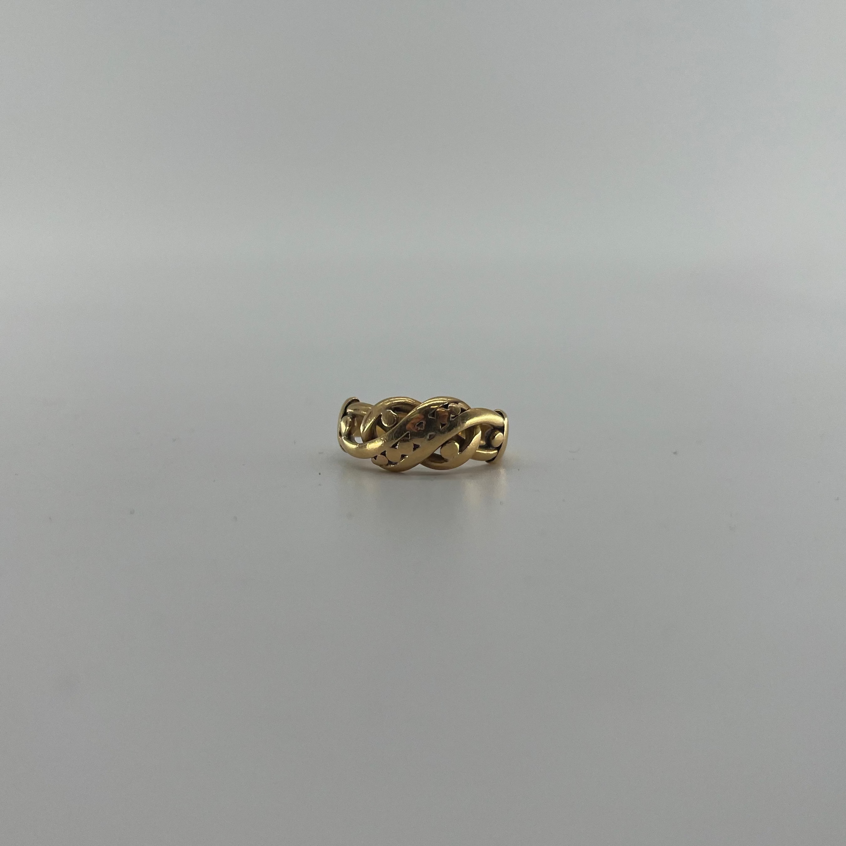 18ct Knot Ring Carat: 18ct Gold Colour: Yellow Gold Size: Q 1/2 Weight: 7.51g