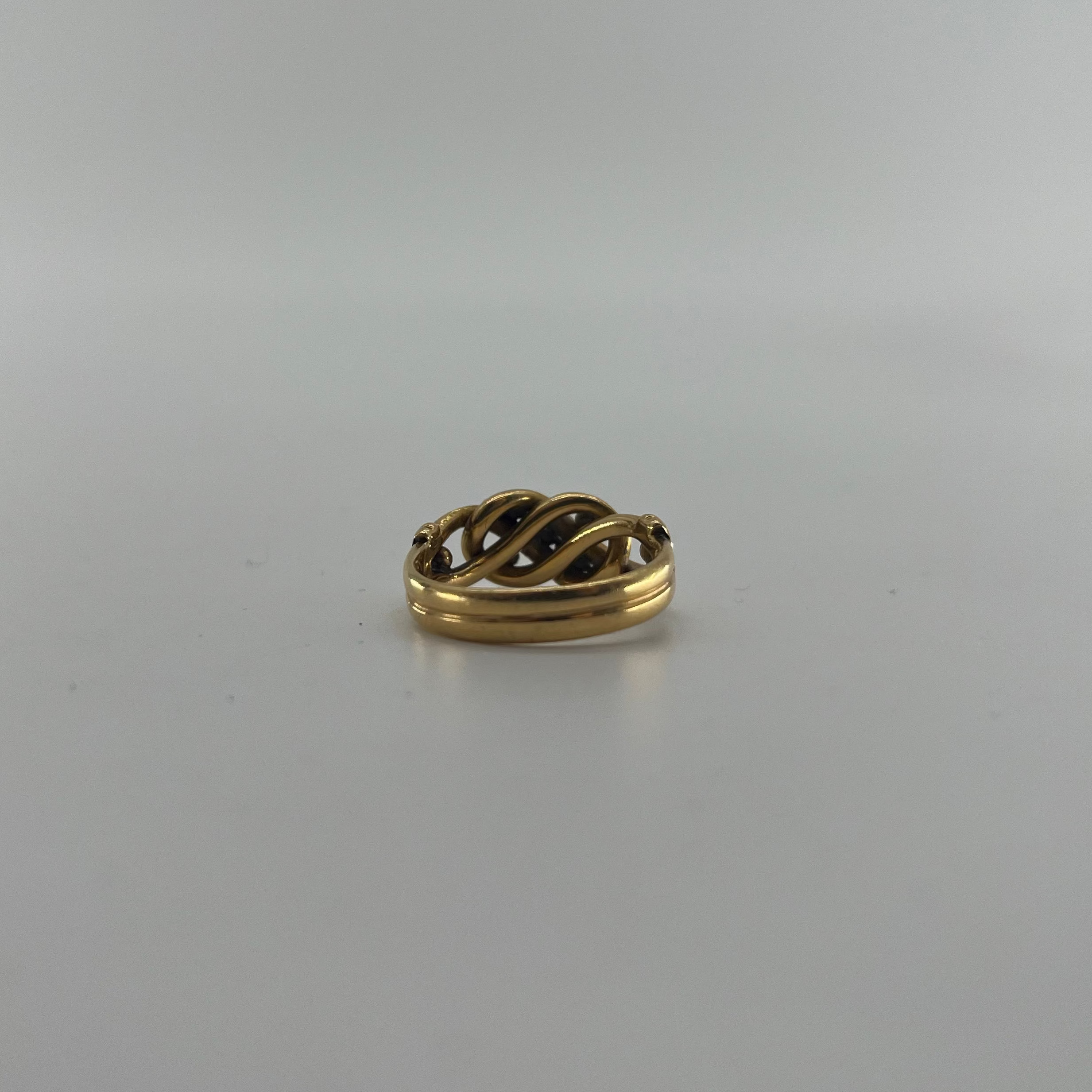 18ct Knot Ring Carat: 18ct Gold Colour: Yellow Gold Size: Q 1/2 Weight: 7.51g