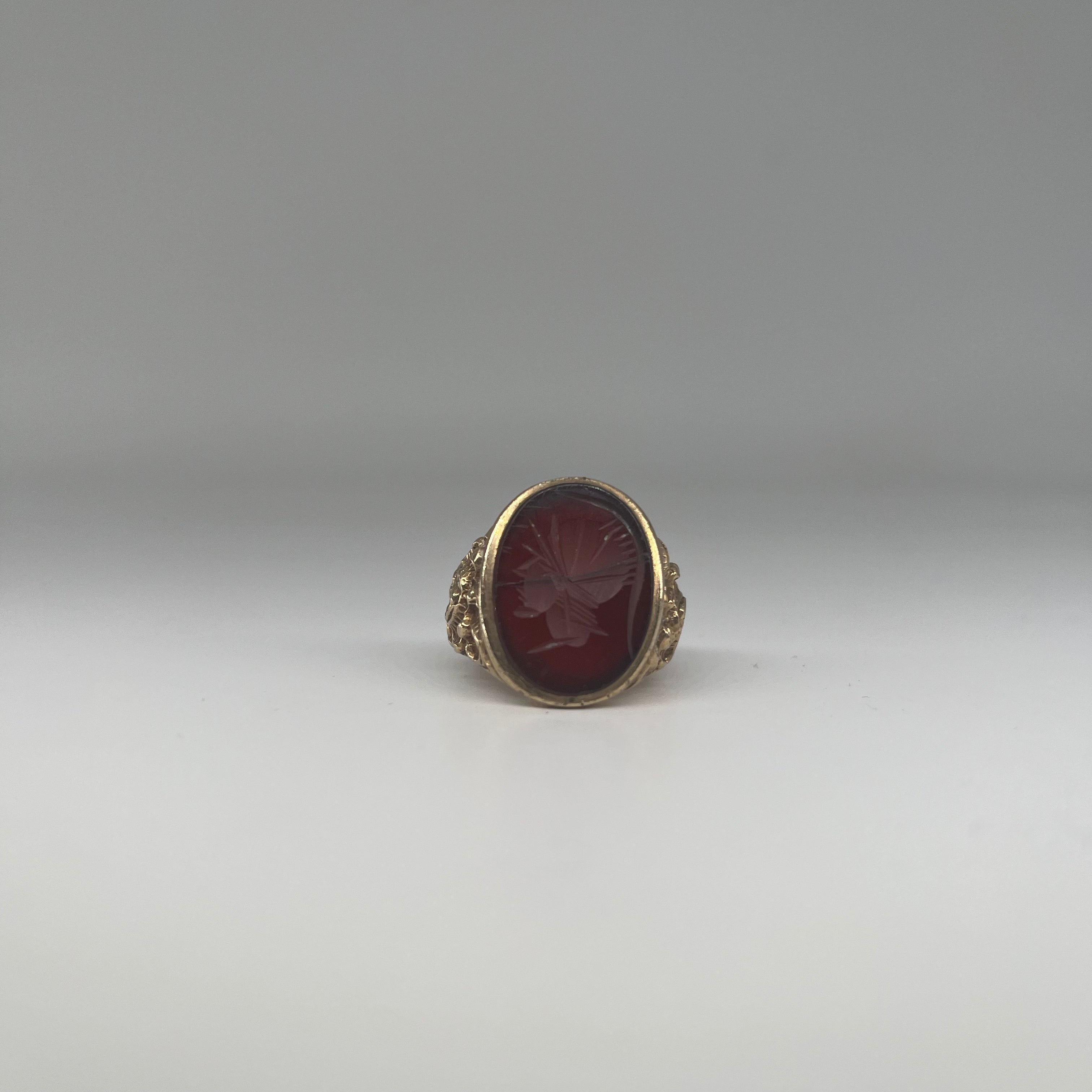 9ct Carnelian Intaglio Ring Carat: 9ct Gold Colour: Yellow Gold Size: V Weight: 9.56g