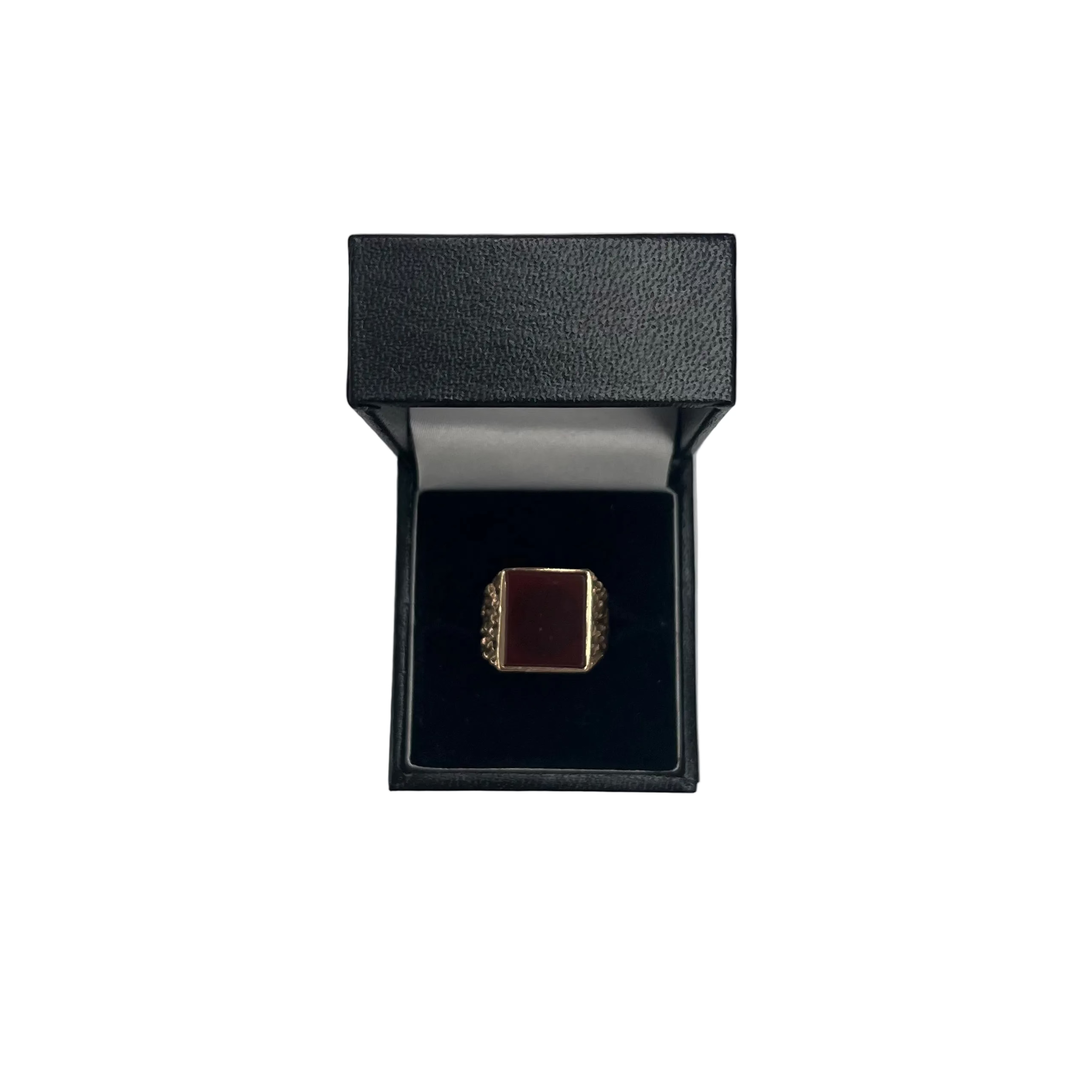 9ct Carnelian Signet Ring Carat: 9ct Gold Colour: Yellow Gold Size: O Stones: Carnelian Weight: 6.24g