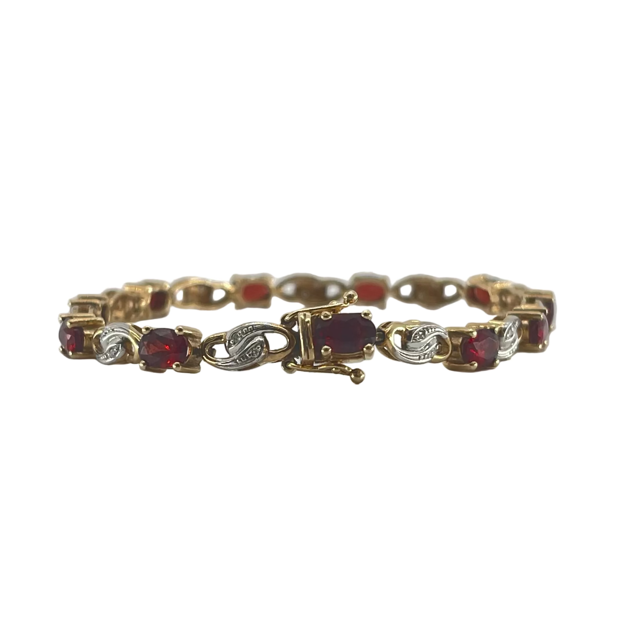9ct Diamond & Garnet Bracelet 7.6" Carat: 9ct Gold Colour: Yellow Gold Width: 3mm Length: 7.6" Stones: Diamond & Garnets