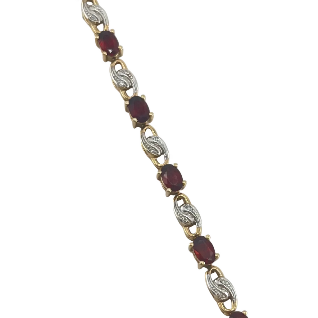 9ct Diamond & Garnet Bracelet 7.6" Carat: 9ct Gold Colour: Yellow Gold Width: 3mm Length: 7.6" Stones: Diamond & Garnets