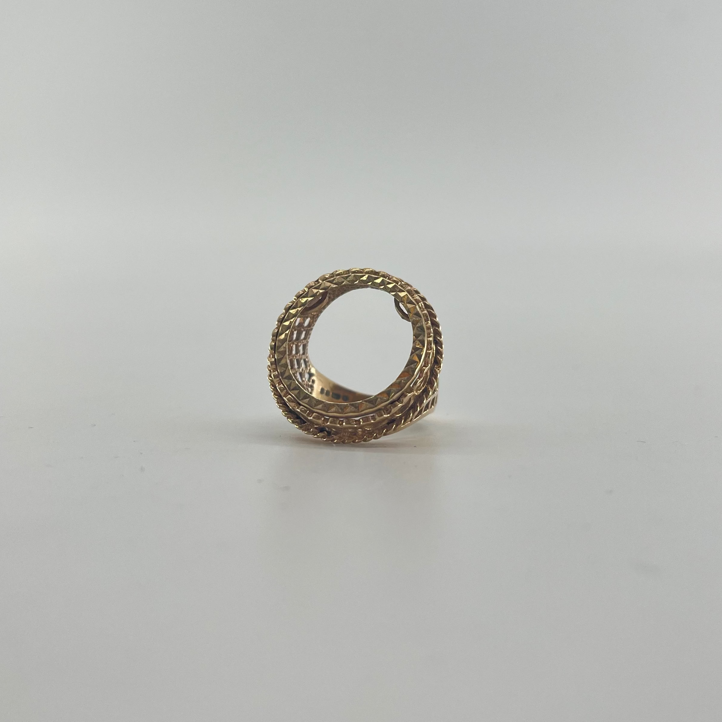 9ct Full Sov Mount Carat: 9ct Gold Colour: Yellow Gold Size: P Weight: 5.41g