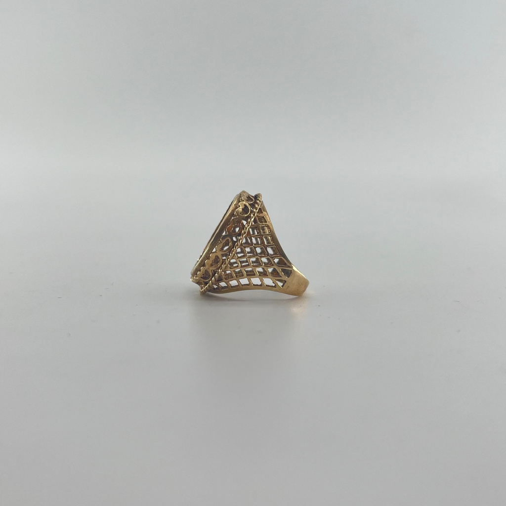 9ct Full Sov Mount Carat: 9ct Gold Colour: Yellow Gold Size: P Weight: 5.41g