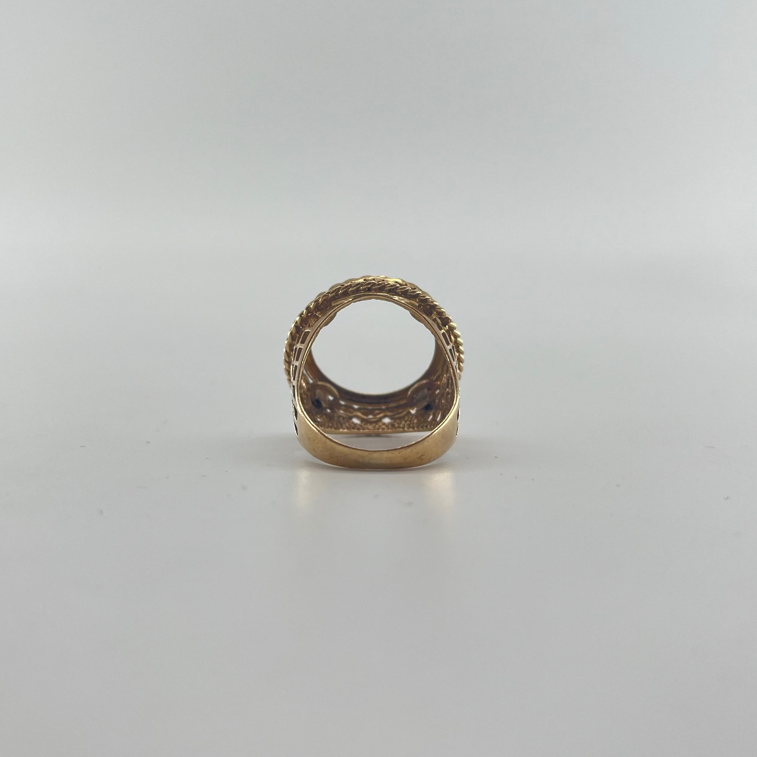 9ct Full Sov Mount Carat: 9ct Gold Colour: Yellow Gold Size: P Weight: 5.41g