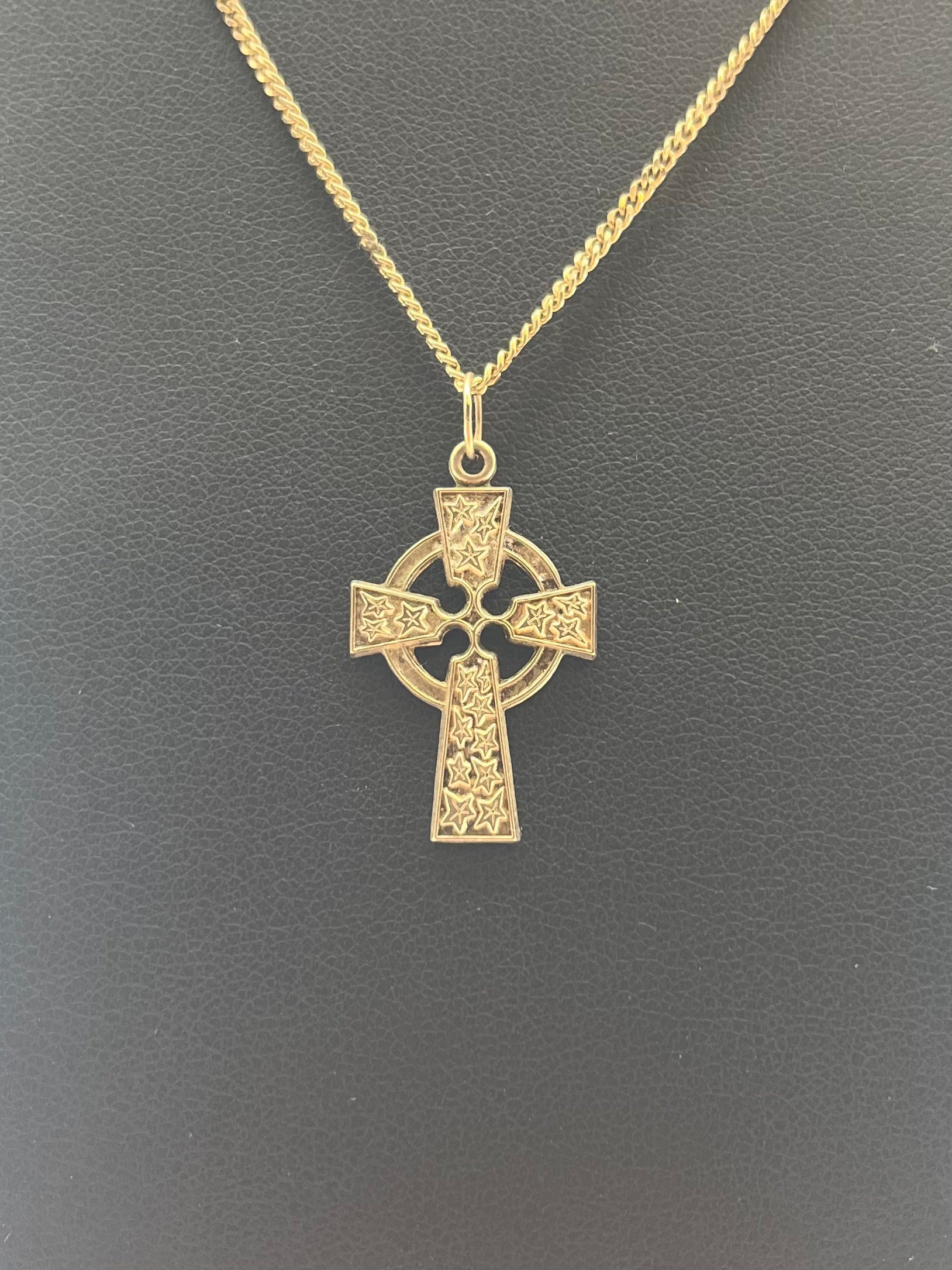 9ct Gold Celtic Cross Pendent and Curb Chain Carat: 9ct Colour: Yellow Gold Style: Curb Length: 17" Chain Width: 1mm Pendent