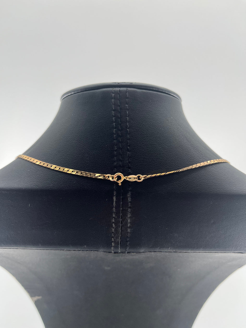 9ct Gold Flat Curb Chain Carat: 9ct Colour: Yellow Gold Style: Flat Curb Length: 16" Width: 2mm Weight: 4.98g