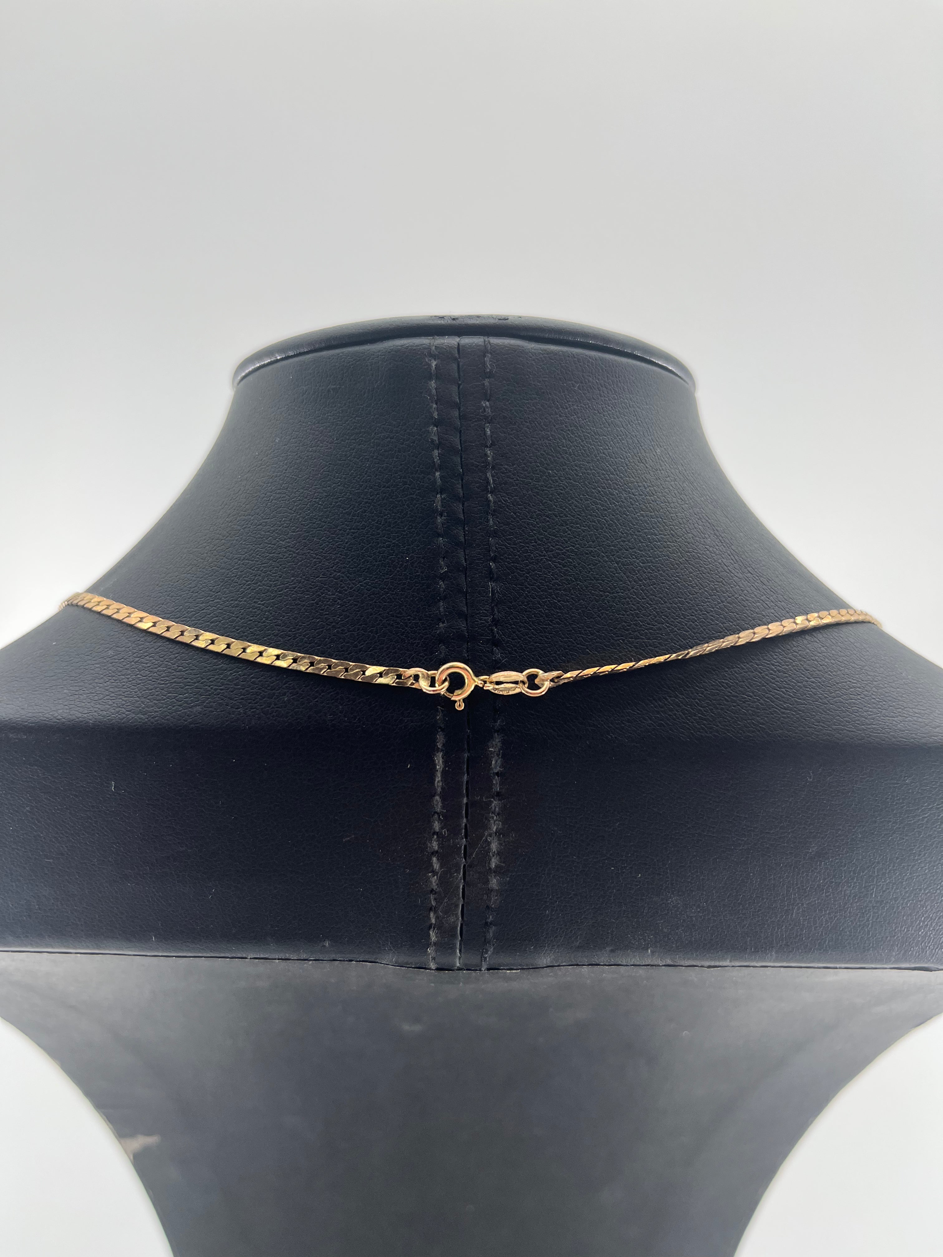 9ct Gold Flat Curb Chain Carat: 9ct Colour: Yellow Gold Style: Flat Curb Length: 16" Width: 2mm Weight: 4.98g