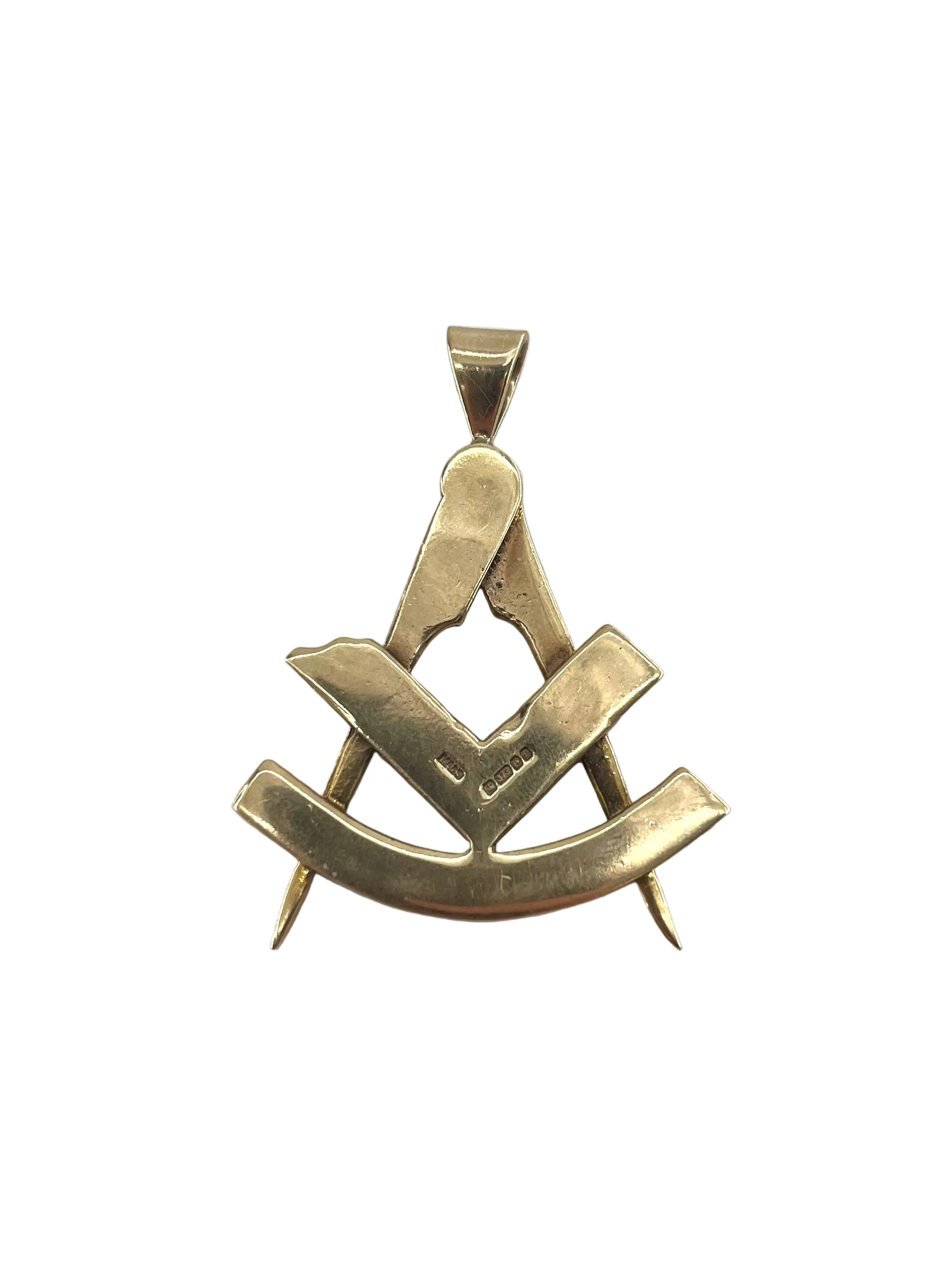 CB STORES 9ct yellow gold pendant featuring the Freemason square and compasses design on a white background.