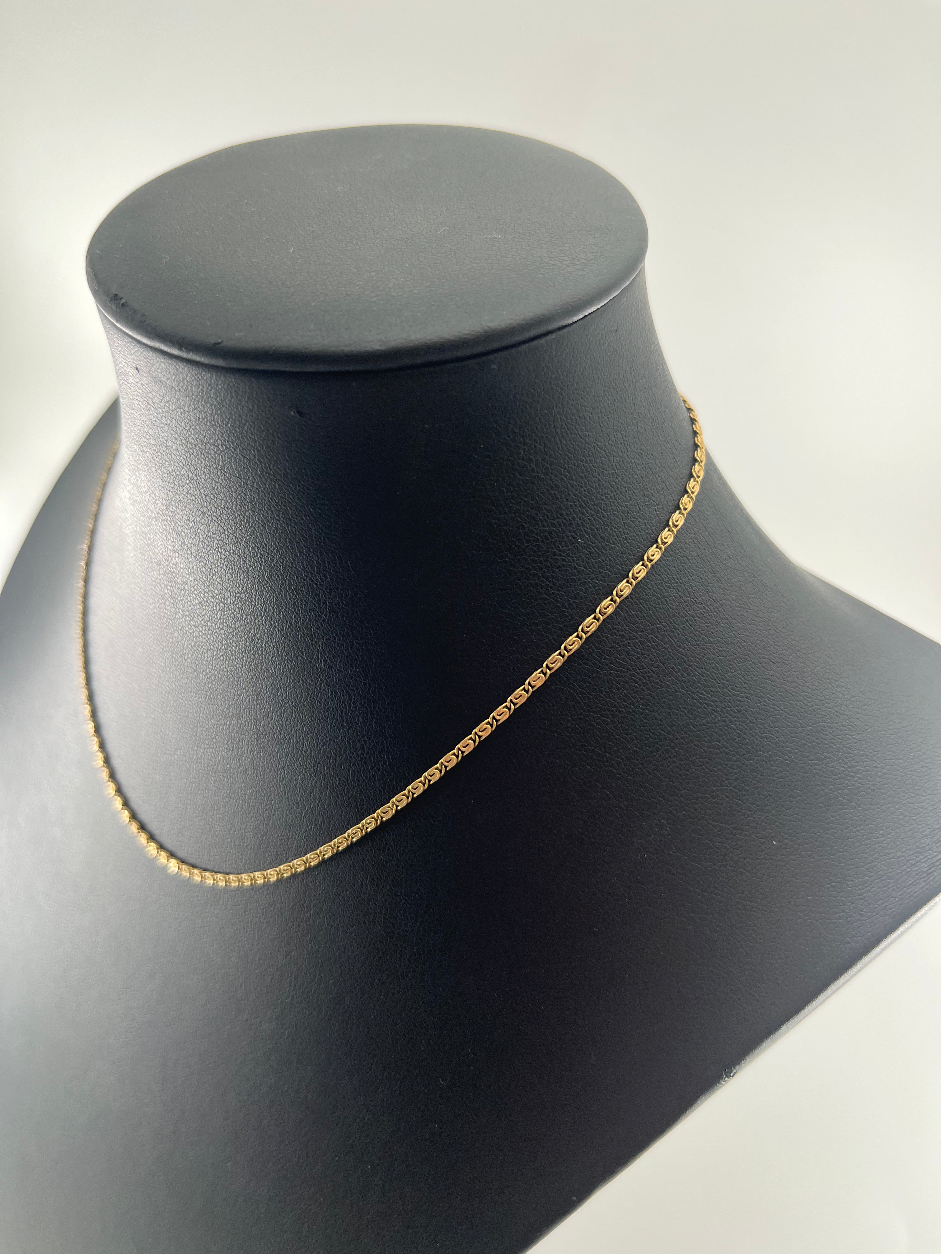 9ct Gold S-Link Curb Chain 15" Carat: 9ct Colour: Yellow Gold Style: S-Link Length: 15" Width: 1mm Weight: 3.43g
