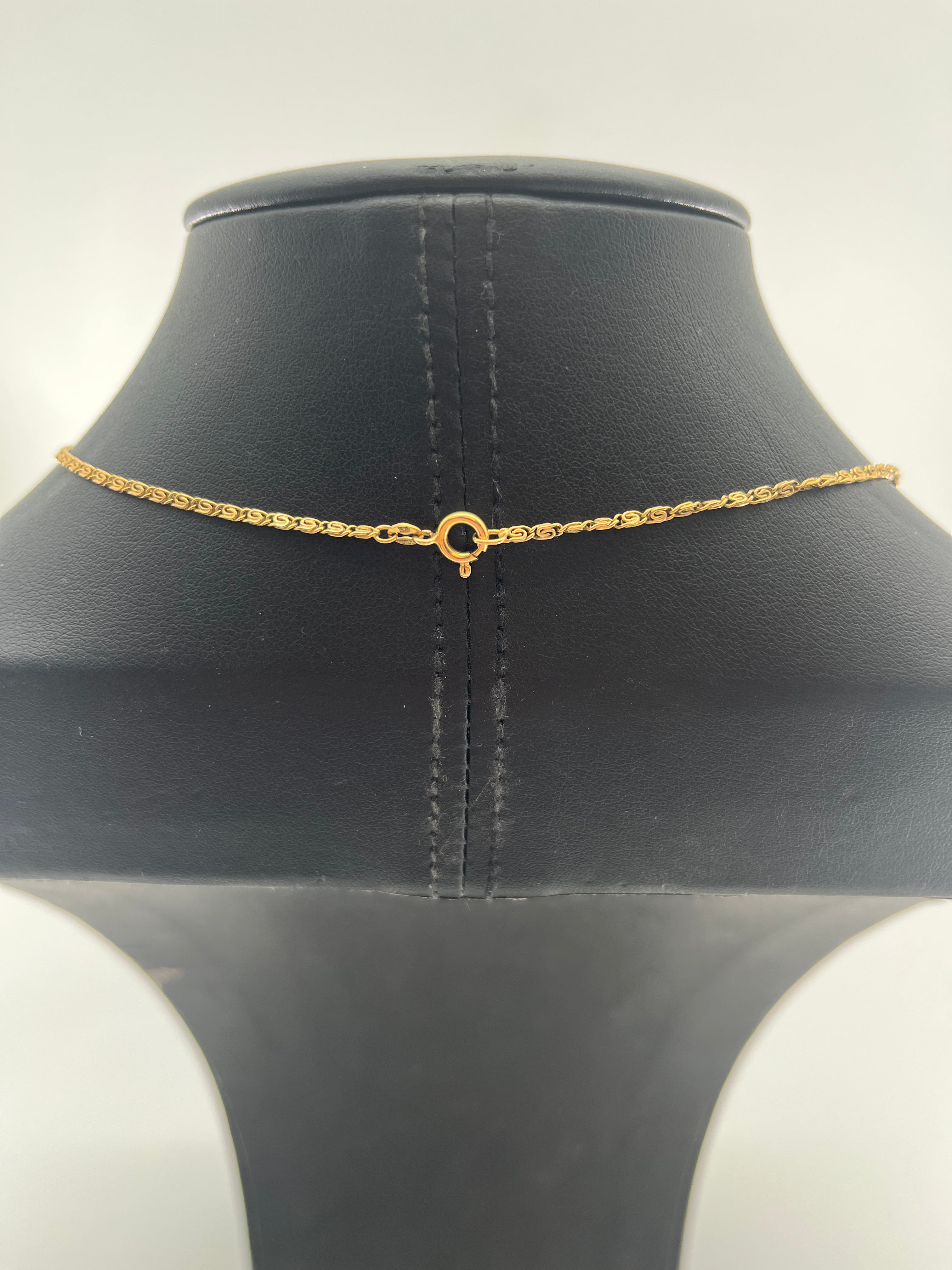 9ct Gold S-Link Curb Chain 15" Carat: 9ct Colour: Yellow Gold Style: S-Link Length: 15" Width: 1mm Weight: 3.43g