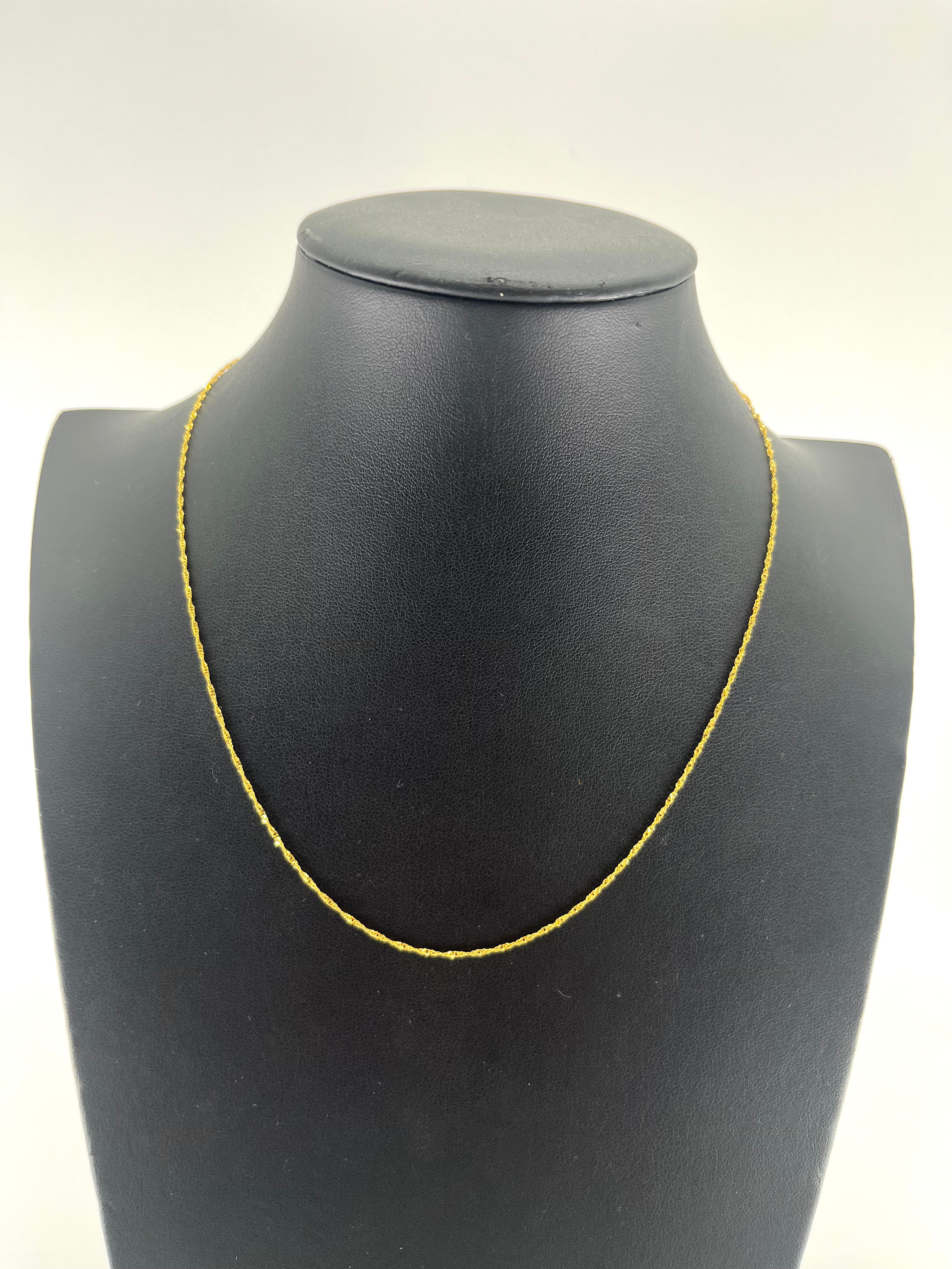 9ct Gold Twist Chain 18" Carat: 9ct Colour: Yellow Gold Style: Twist Length: 18" Width: 1mm Weight: 0.97g