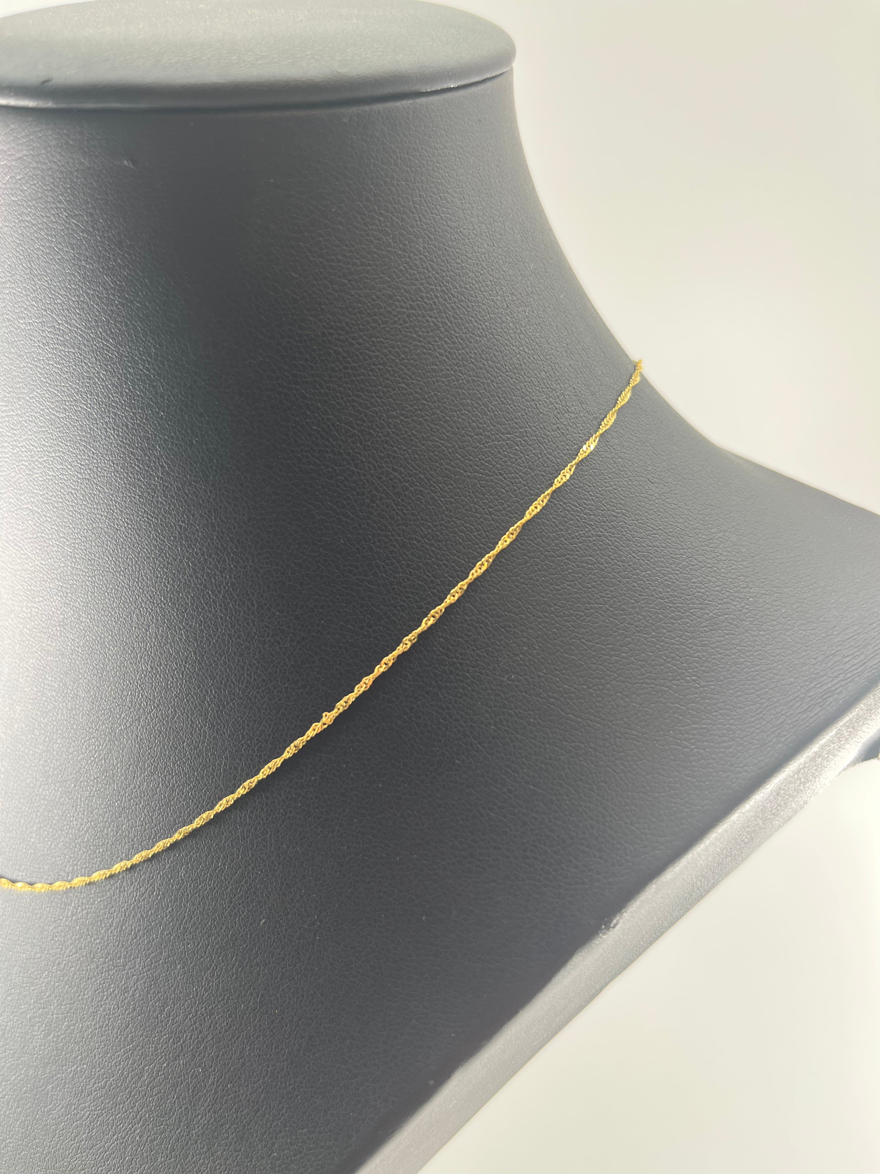 9ct Gold Twist Chain 18" Carat: 9ct Colour: Yellow Gold Style: Twist Length: 18" Width: 1mm Weight: 0.97g