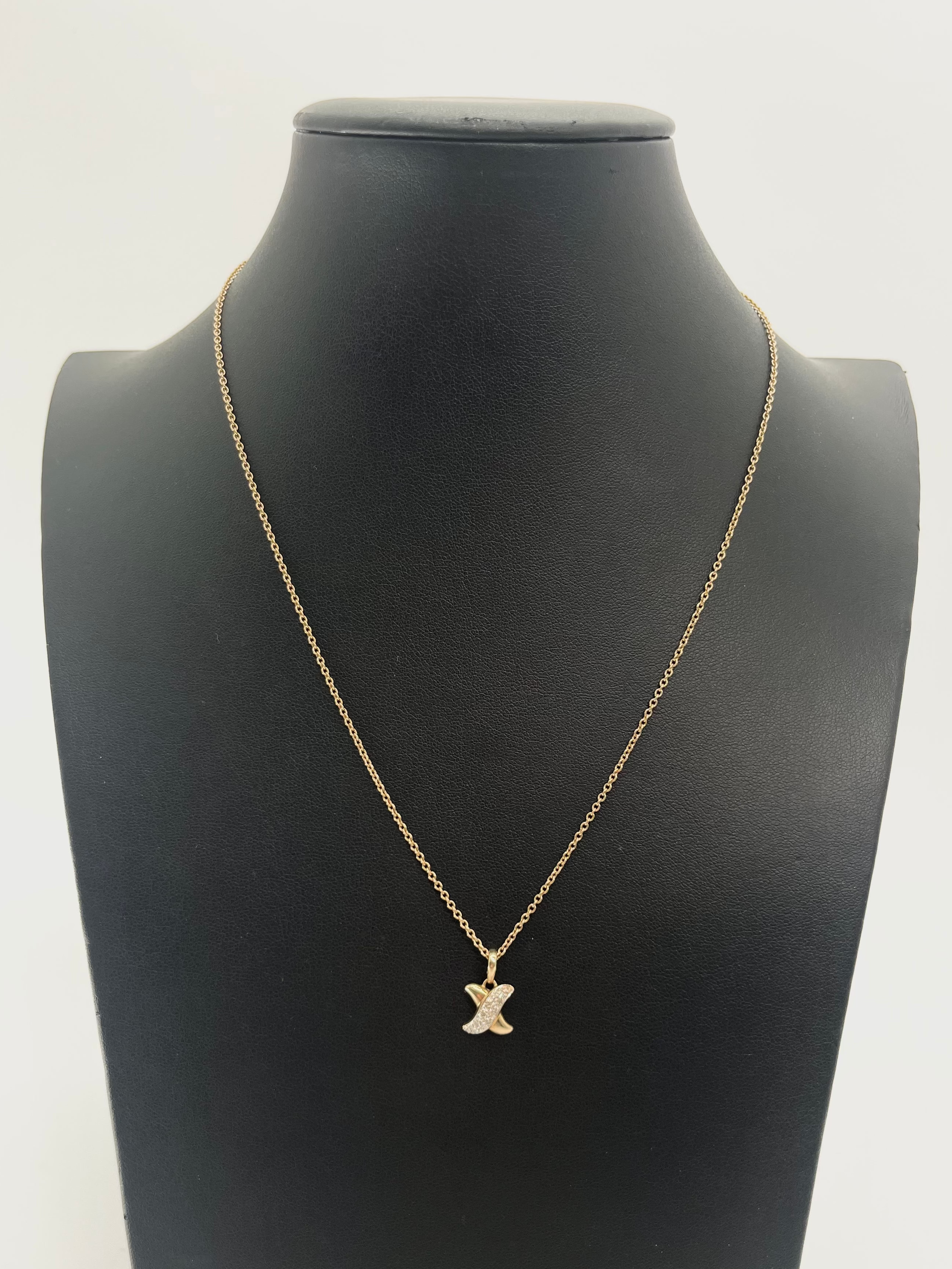 9ct Gold 'X' Pendent & Belcher Chain 18" Carat: 9ct Colour: Yellow Gold Chain Style: Belcher Pendent Style: "X" with small