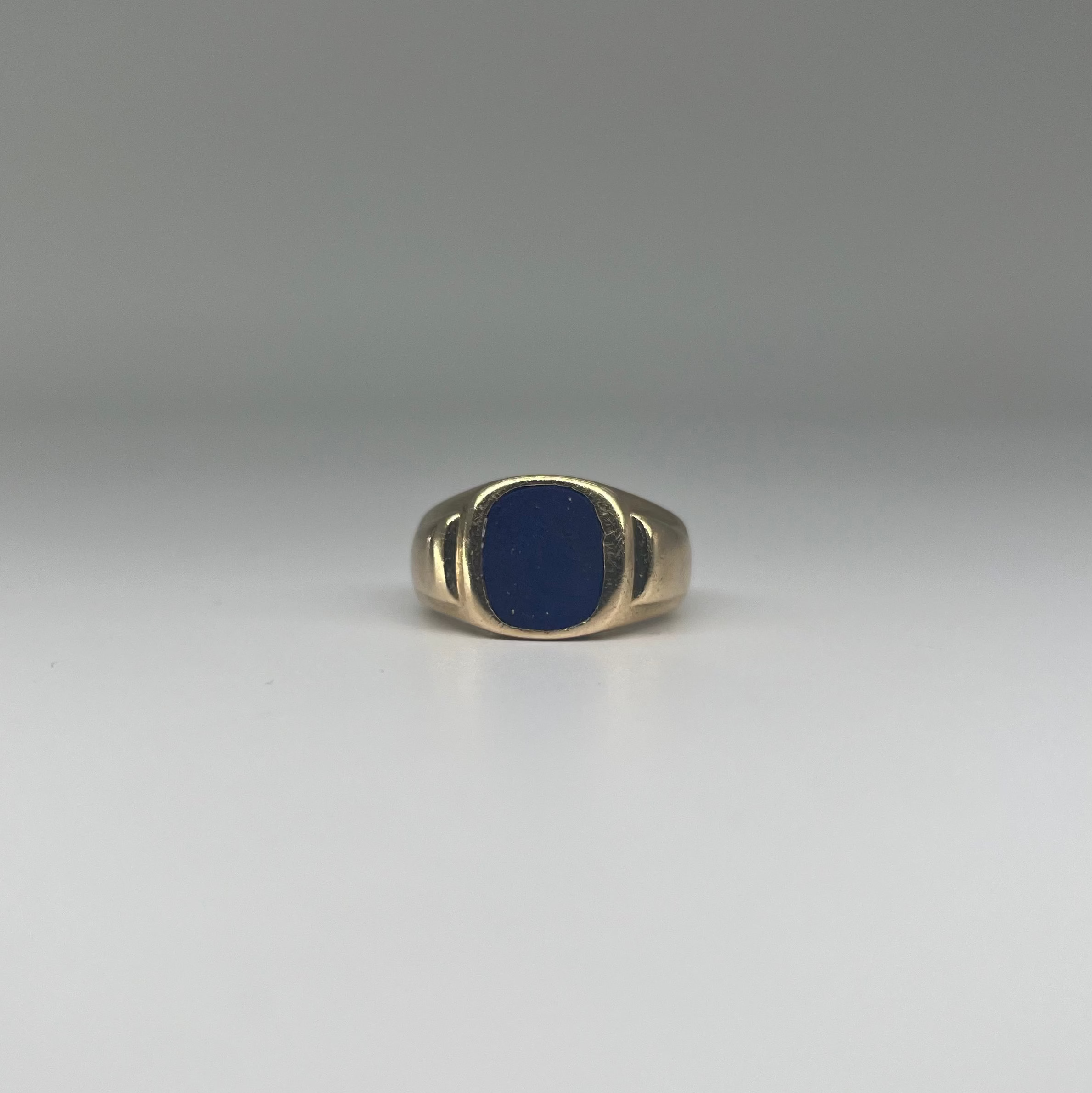 9ct Lapis Lazuli Signet Ring Carat: 9ct Gold Colour: Yellow Gold Size: Y 1/2 Stones: Lapis Lazuli Weight: 9.35g