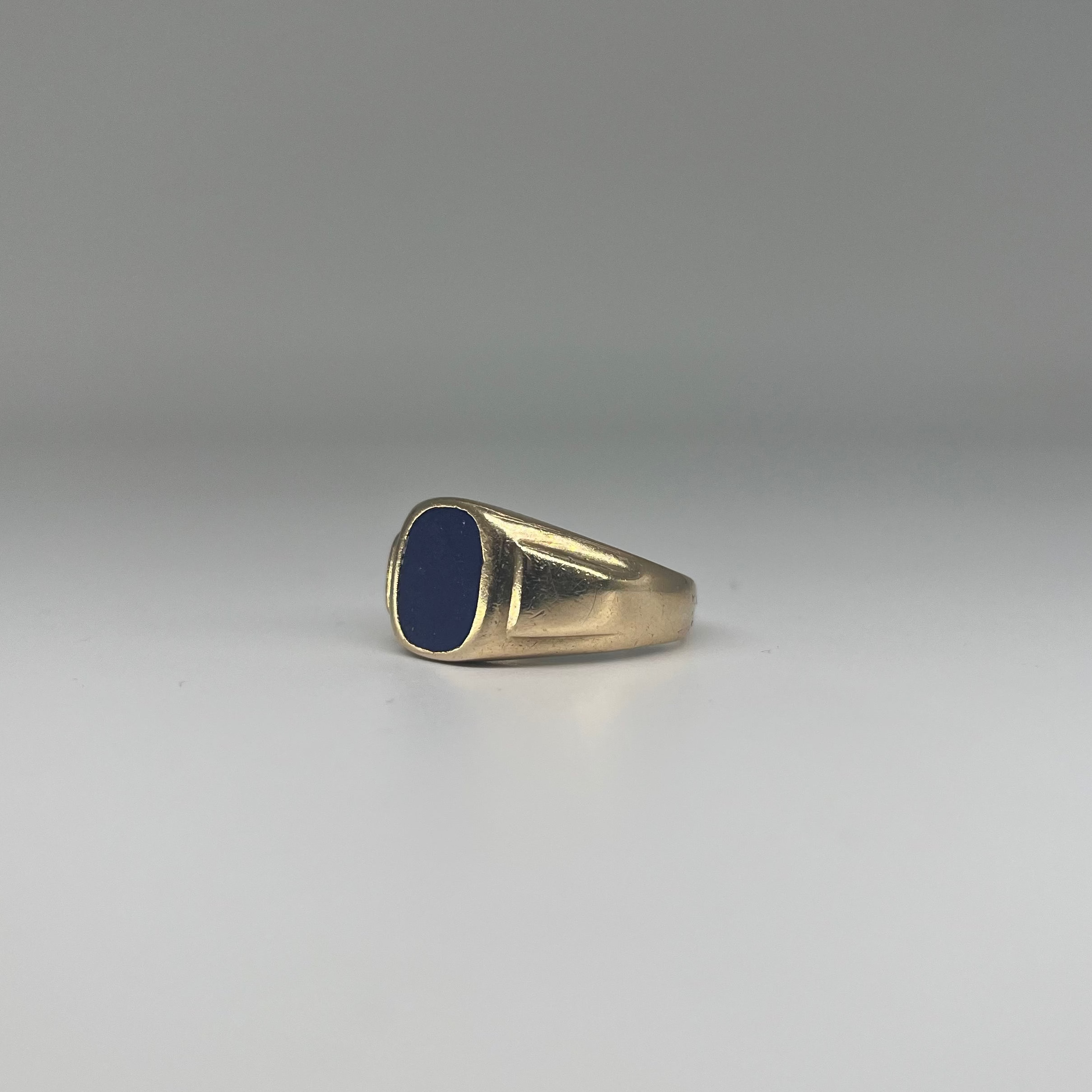 9ct Lapis Lazuli Signet Ring Carat: 9ct Gold Colour: Yellow Gold Size: Y 1/2 Stones: Lapis Lazuli Weight: 9.35g