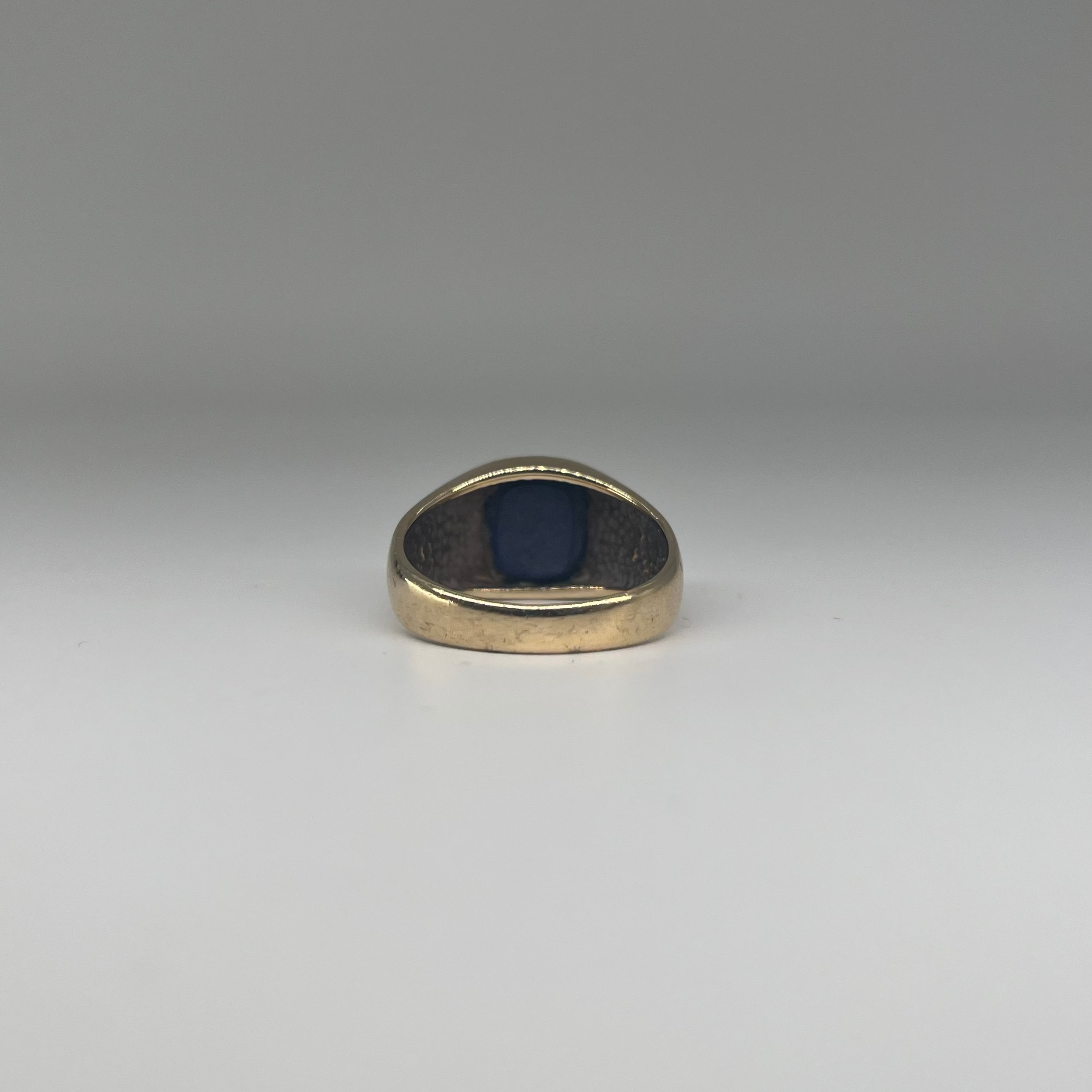 9ct Lapis Lazuli Signet Ring Carat: 9ct Gold Colour: Yellow Gold Size: Y 1/2 Stones: Lapis Lazuli Weight: 9.35g