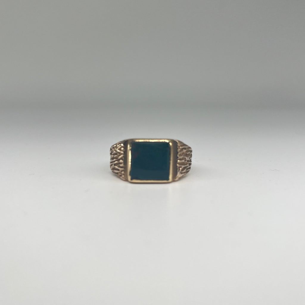 9ct Onyx Signet Ring Carat: 9ct Gold Colour: Yellow Gold Size: W Weight: 6.89g