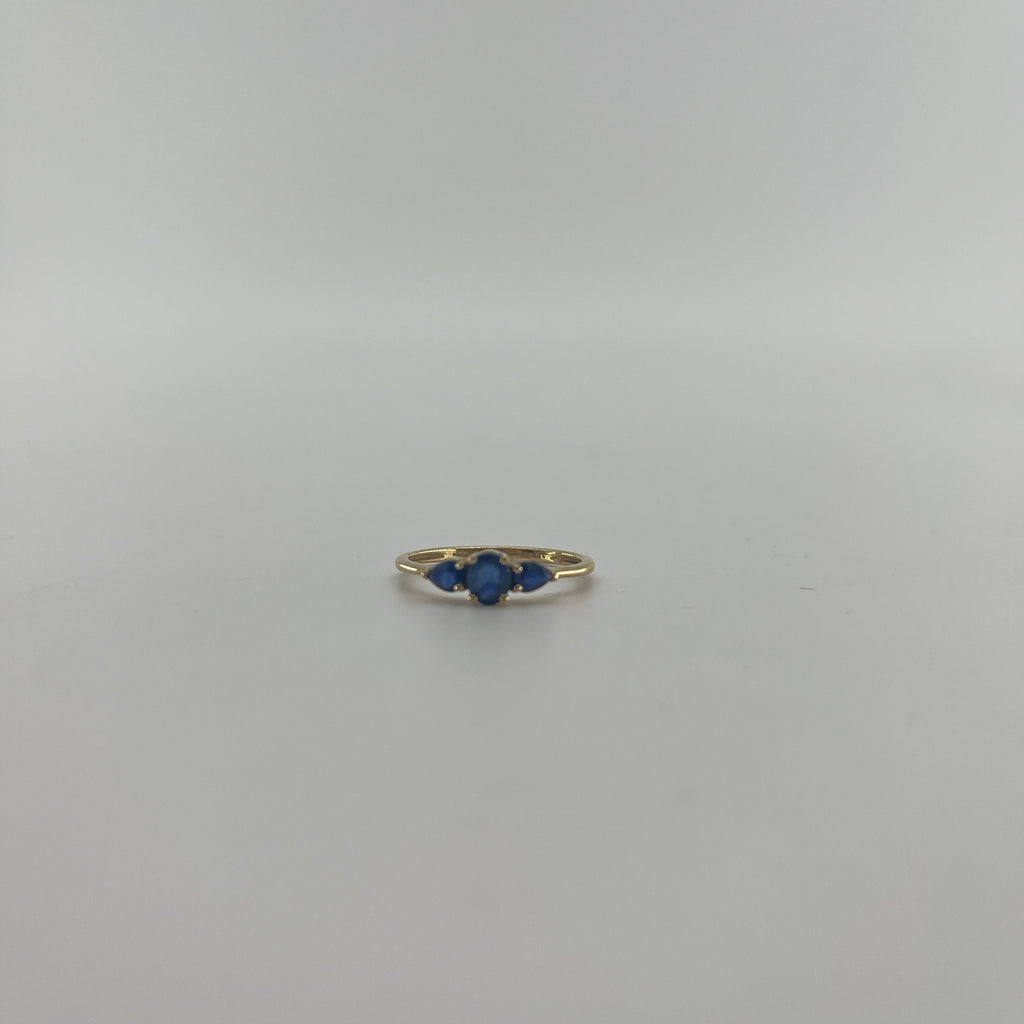 9ct Three Stone Sapphire Ring Carat: 9ct Gold Colour: Yellow Gold Size: Q Stones: Sapphire Weight: 1.6g