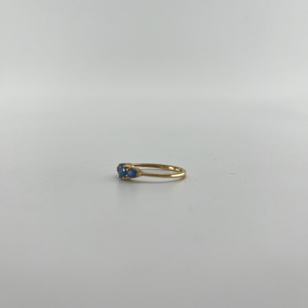 9ct Three Stone Sapphire Ring Carat: 9ct Gold Colour: Yellow Gold Size: Q Stones: Sapphire Weight: 1.6g
