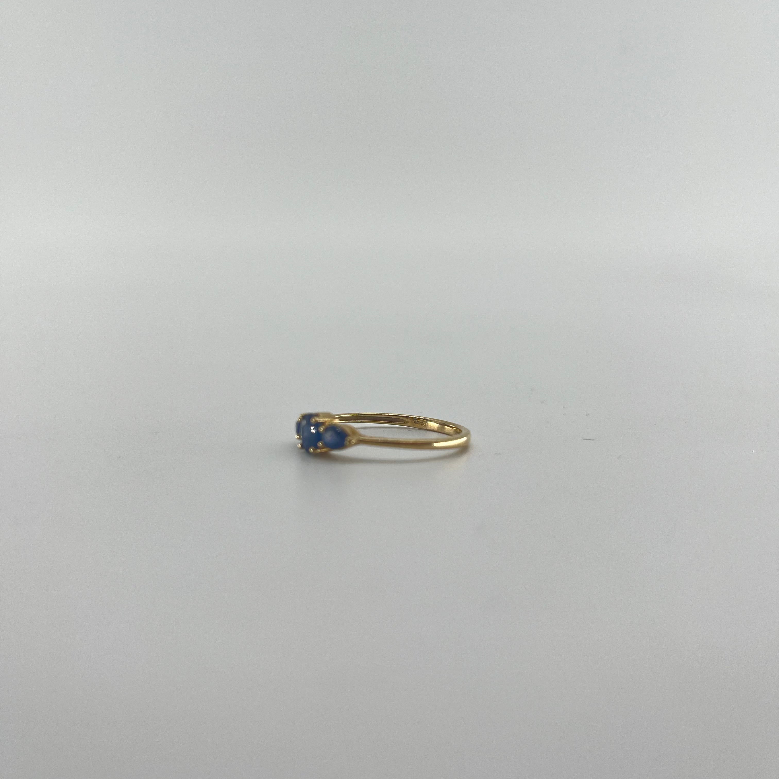 9ct Three Stone Sapphire Ring Carat: 9ct Gold Colour: Yellow Gold Size: Q Stones: Sapphire Weight: 1.6g
