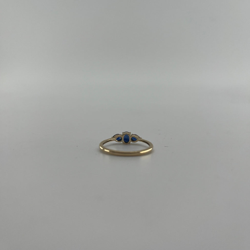9ct Three Stone Sapphire Ring Carat: 9ct Gold Colour: Yellow Gold Size: Q Stones: Sapphire Weight: 1.6g