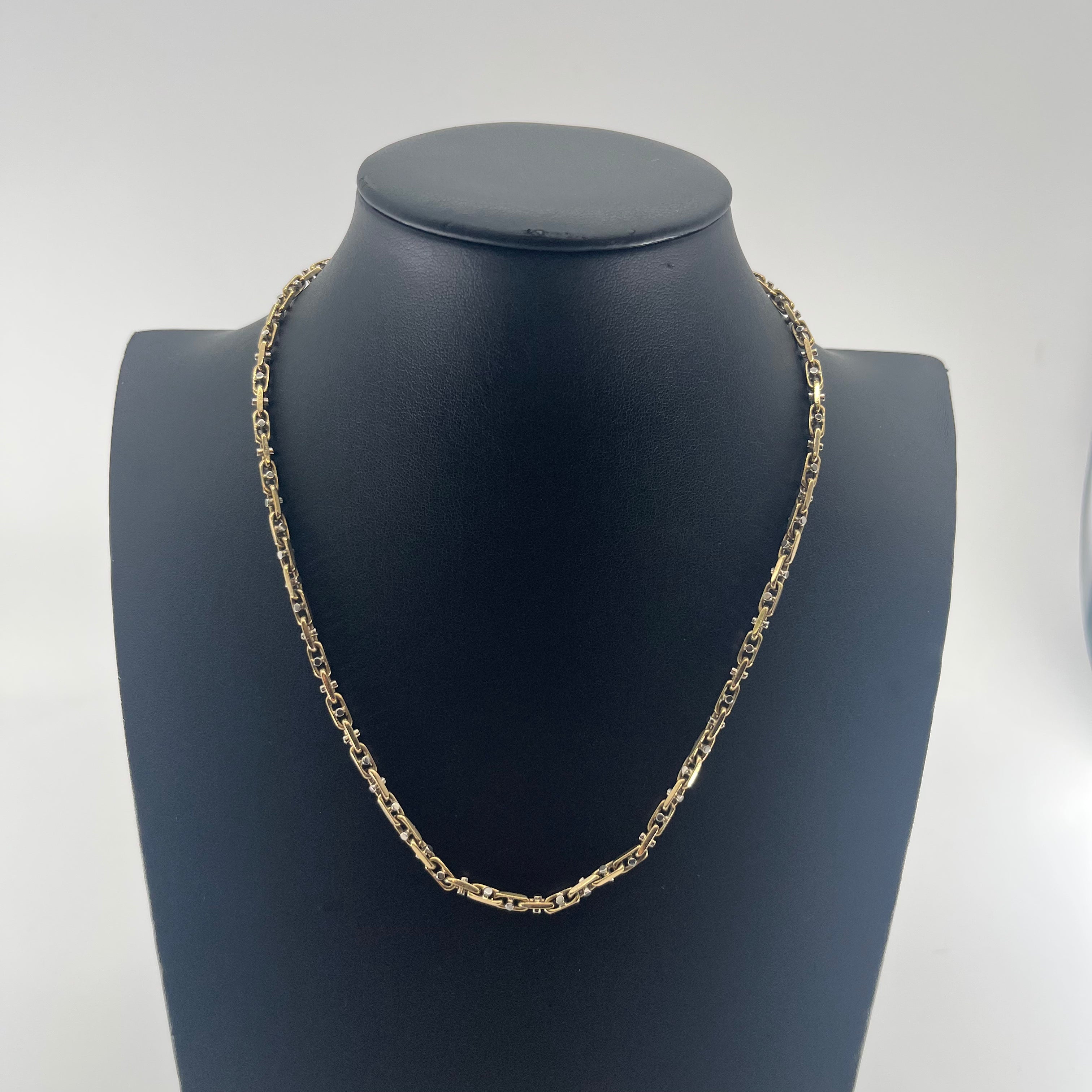 9ct Unique Link Chain 18" Carat: 9ct Colour: Yellow Gold Style: Unique Length: 18" Width: 4mm Weight: 23.7g