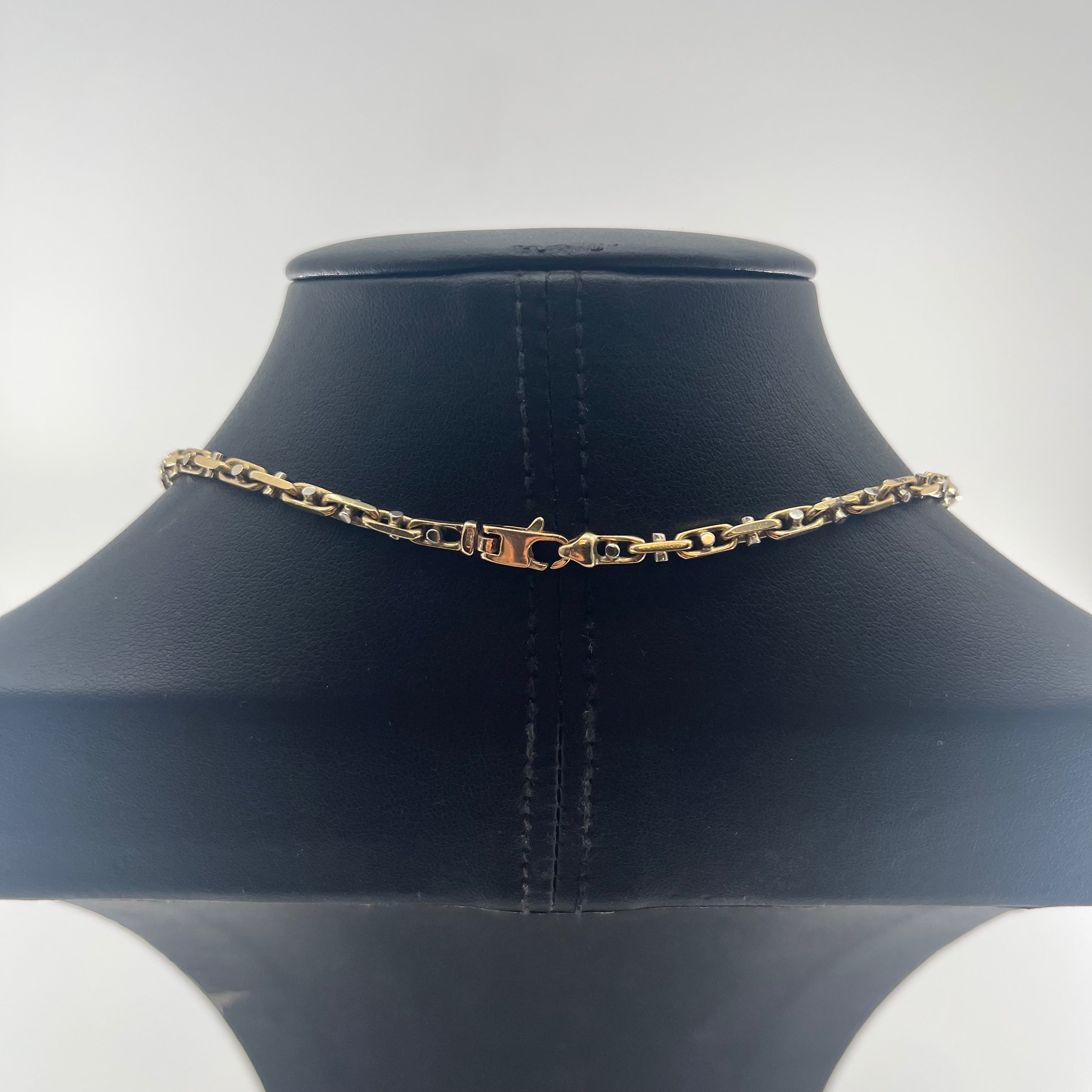 9ct Unique Link Chain 18" Carat: 9ct Colour: Yellow Gold Style: Unique Length: 18" Width: 4mm Weight: 23.7g