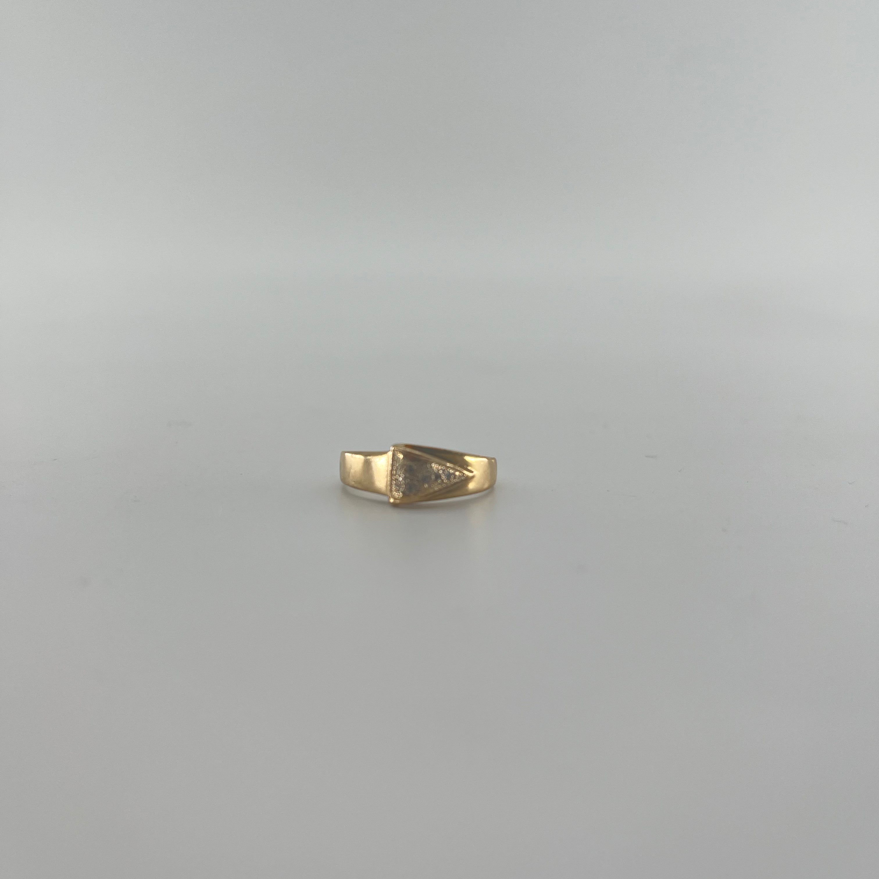 9ct Vintage Diamond Cluster Ring Carat: 9ct Gold Colour: Yellow Gold Size: N Stones: Small Diamonds Weight: 1.99g
