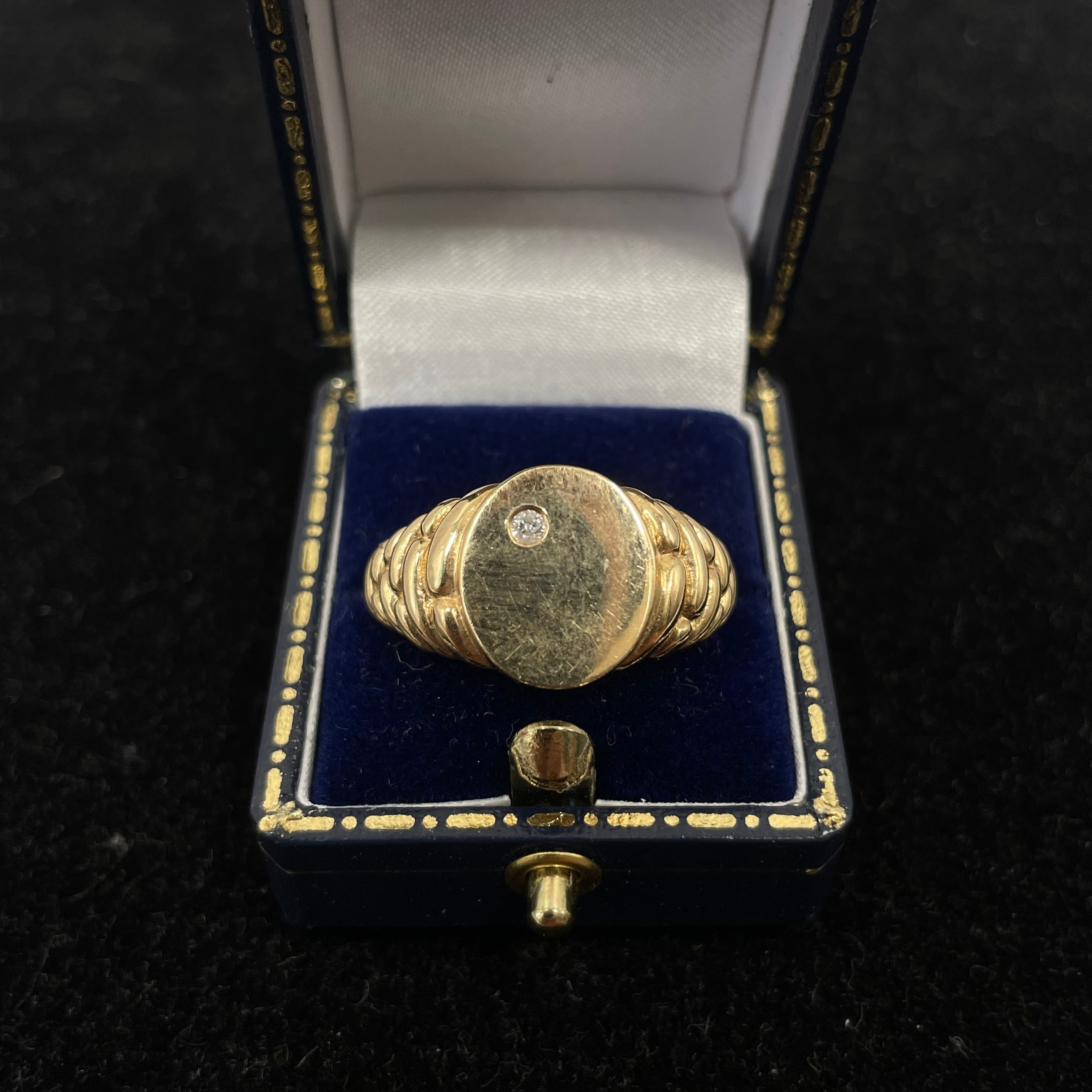 9CT Signet Ring Diamond Size W 1/2