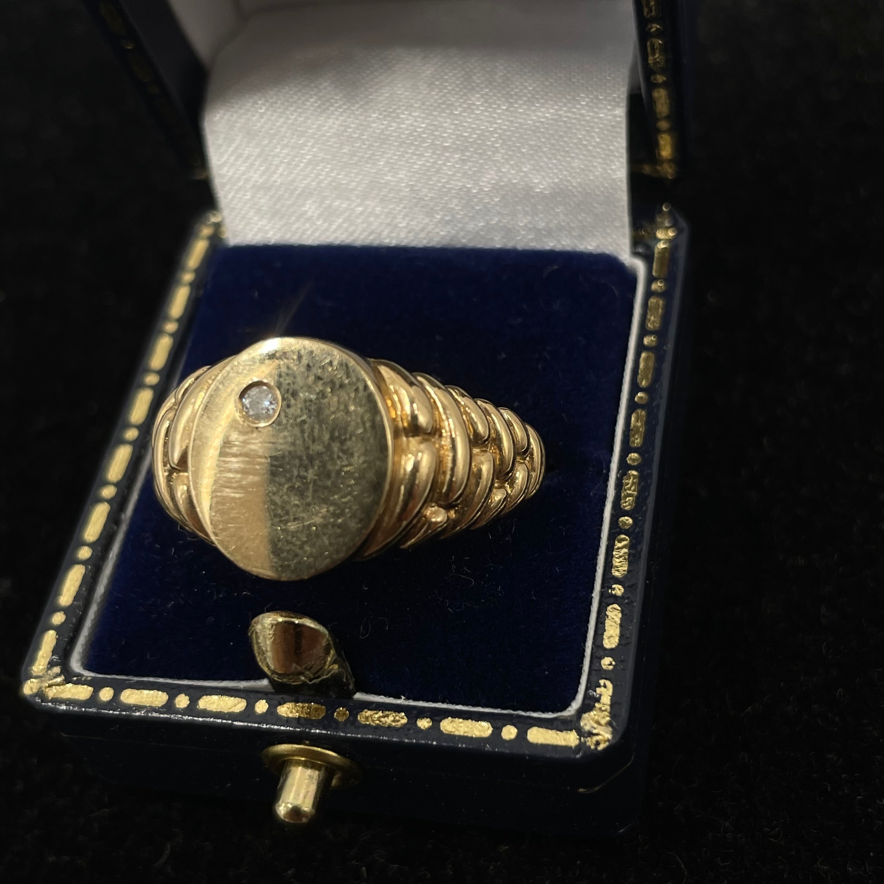9CT Signet Ring Diamond Size W 1/2