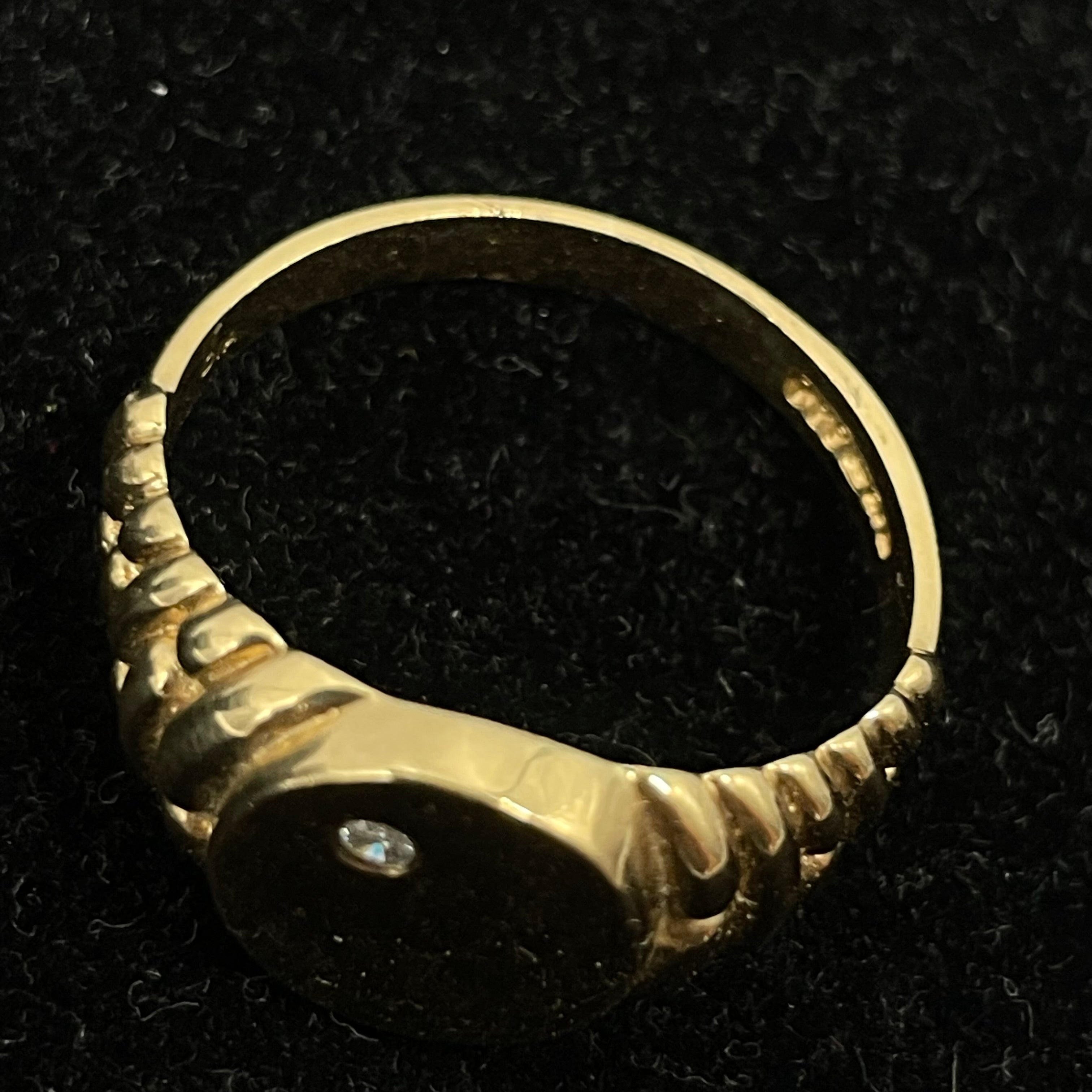 9CT Signet Ring Diamond Size W 1/2