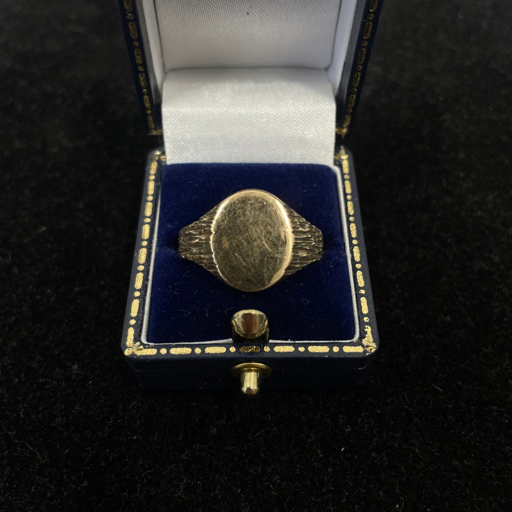 Vintage 9ct Gold Oval Signet Ring with Textured Shoulders Size U 1/2