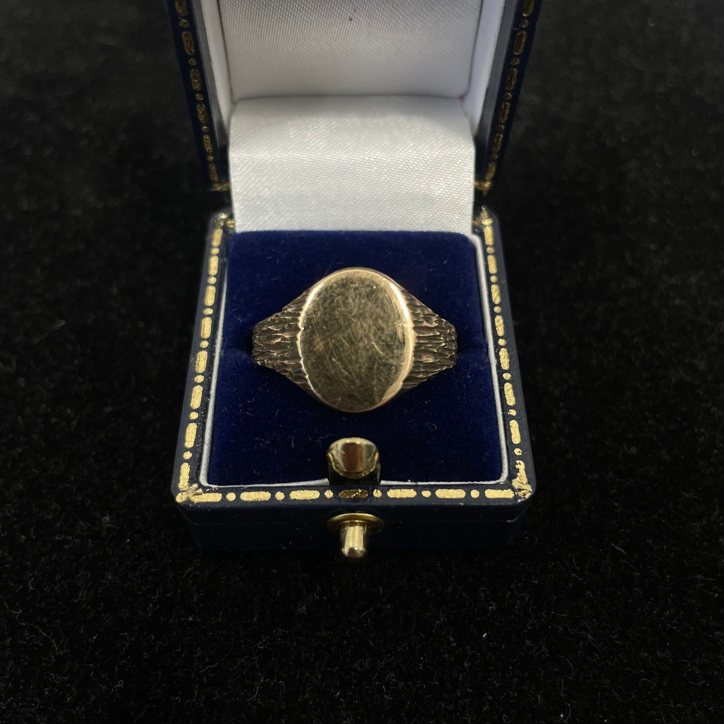 Vintage 9ct Gold Oval Signet Ring with Textured Shoulders Size U 1/2