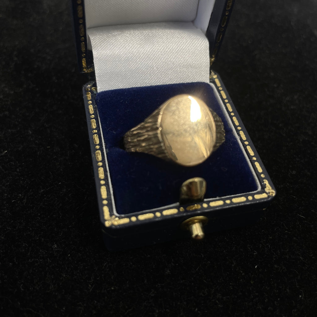 Vintage 9ct Gold Oval Signet Ring with Textured Shoulders Size U 1/2