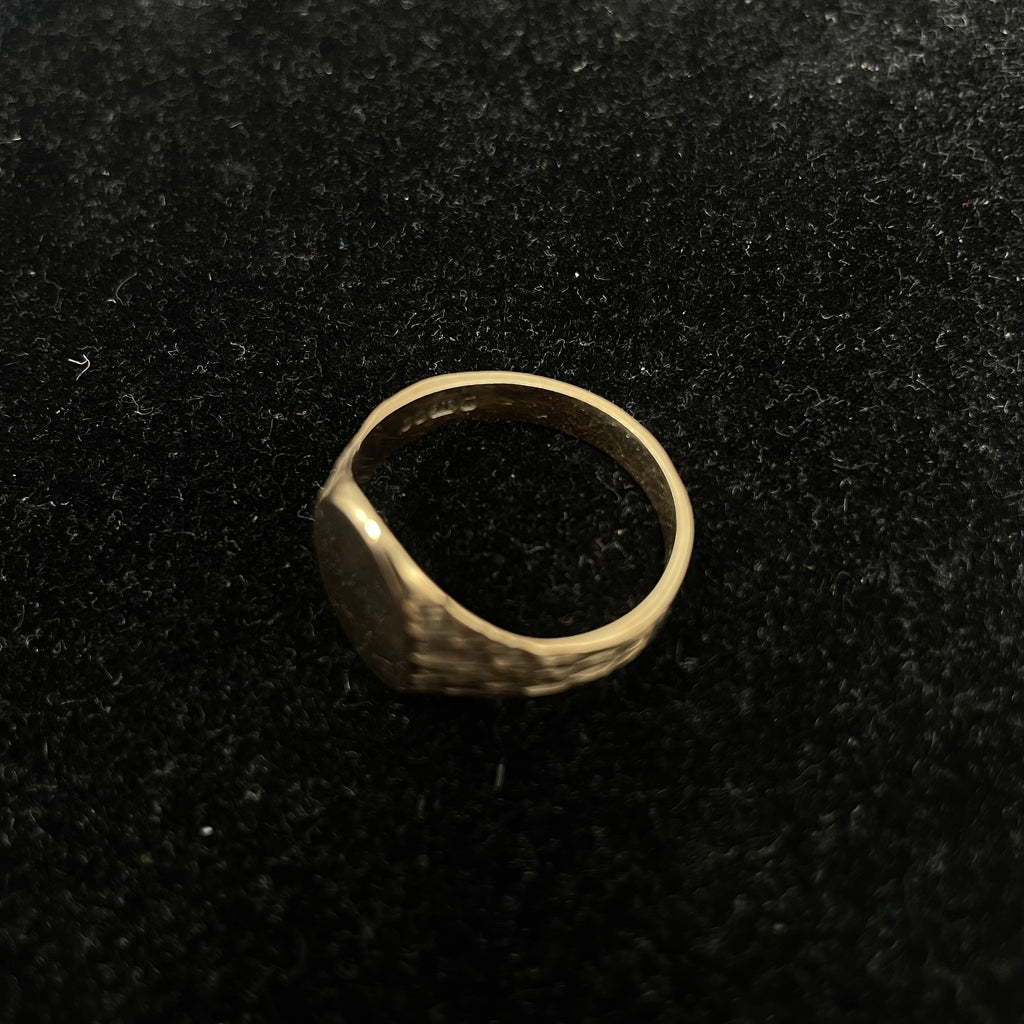 Vintage 9ct Gold Oval Signet Ring with Textured Shoulders Size U 1/2
