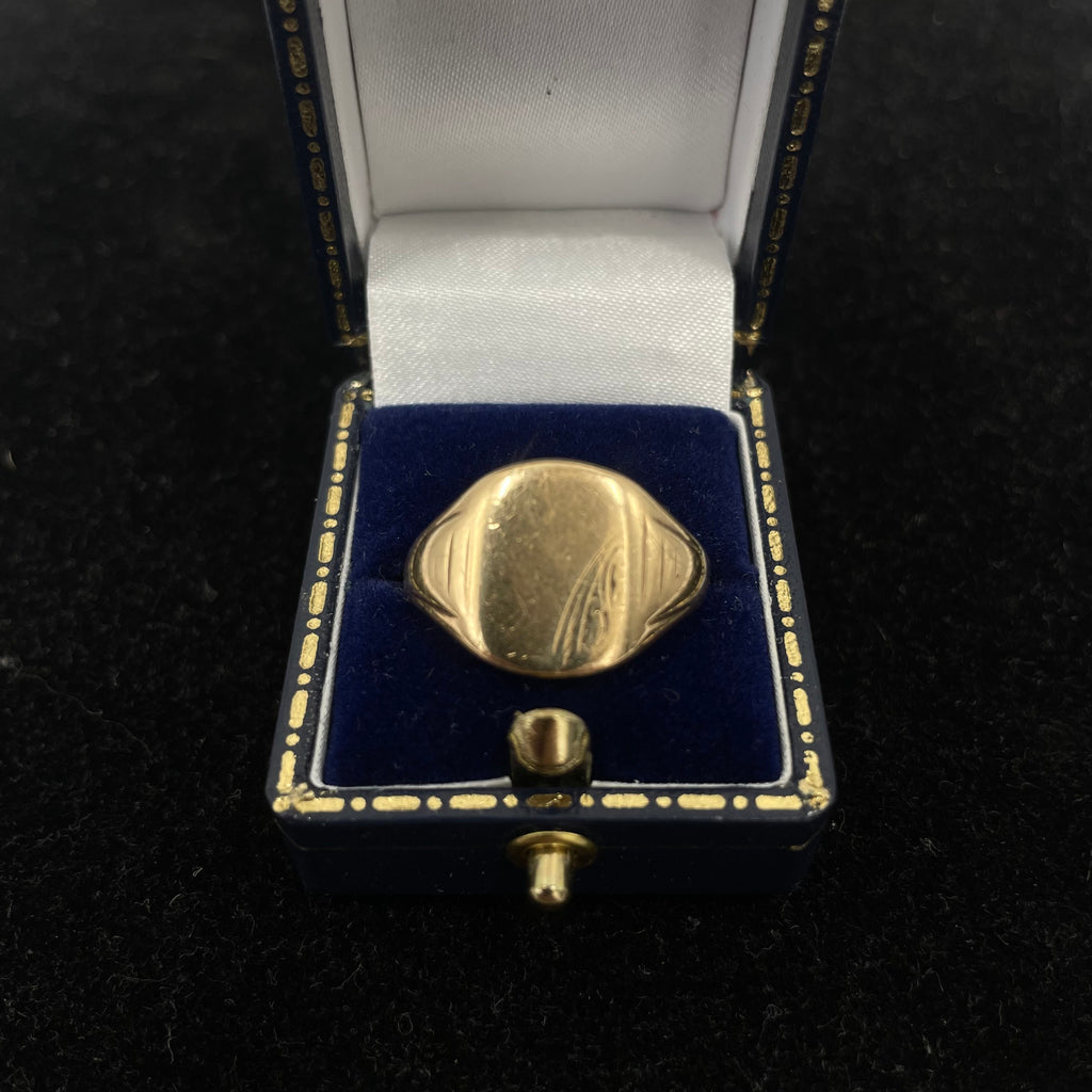 Vintage 9ct Gold Oval Signet Ring with Textured Shoulders Size S