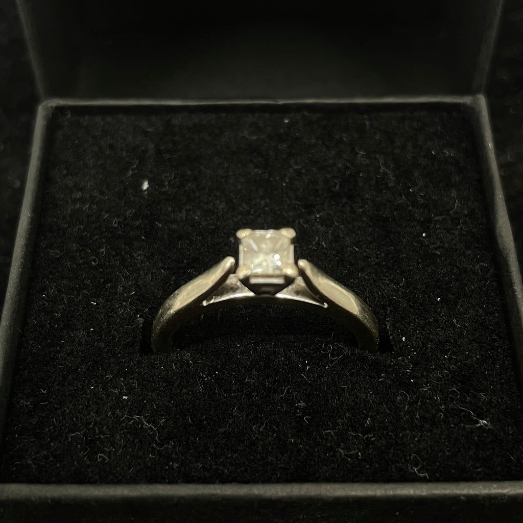 14ct White Gold Diamond Solitaire Ring – Size M