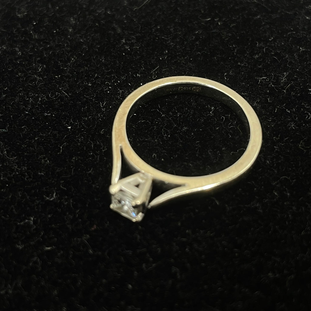 14ct White Gold Diamond Solitaire Ring – Size M