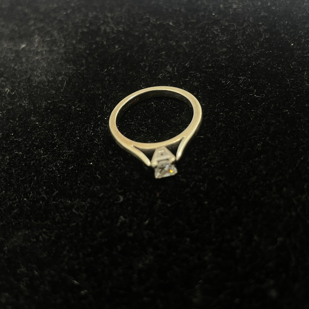 14ct White Gold Diamond Solitaire Ring – Size M