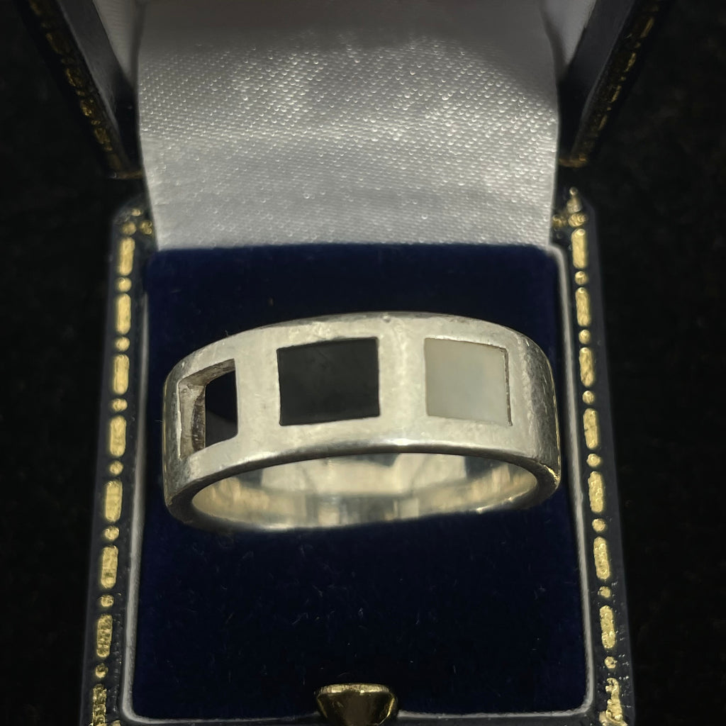 925 Sterling Silver Black & White Inlay Band Ring – Size Y