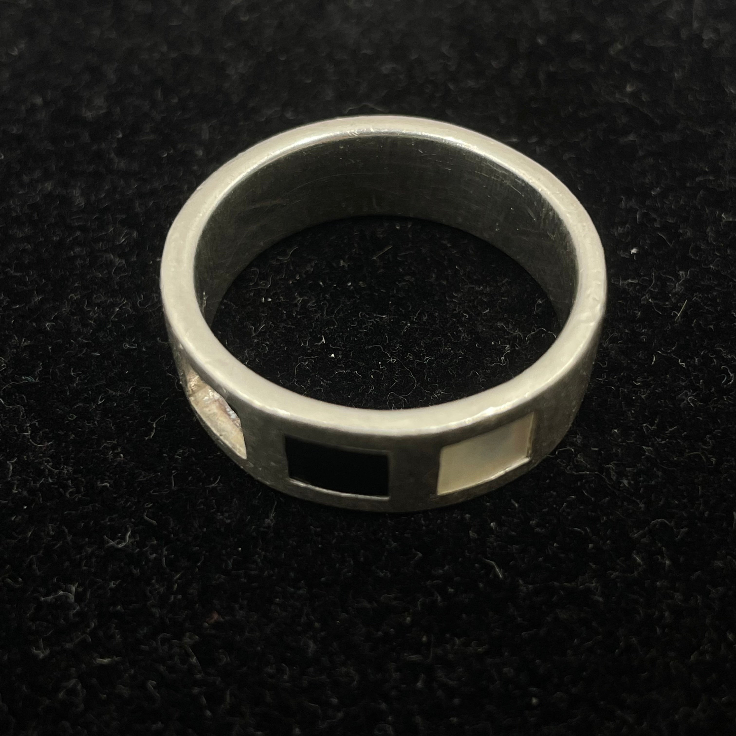 925 Sterling Silver Black & White Inlay Band Ring – Size Y