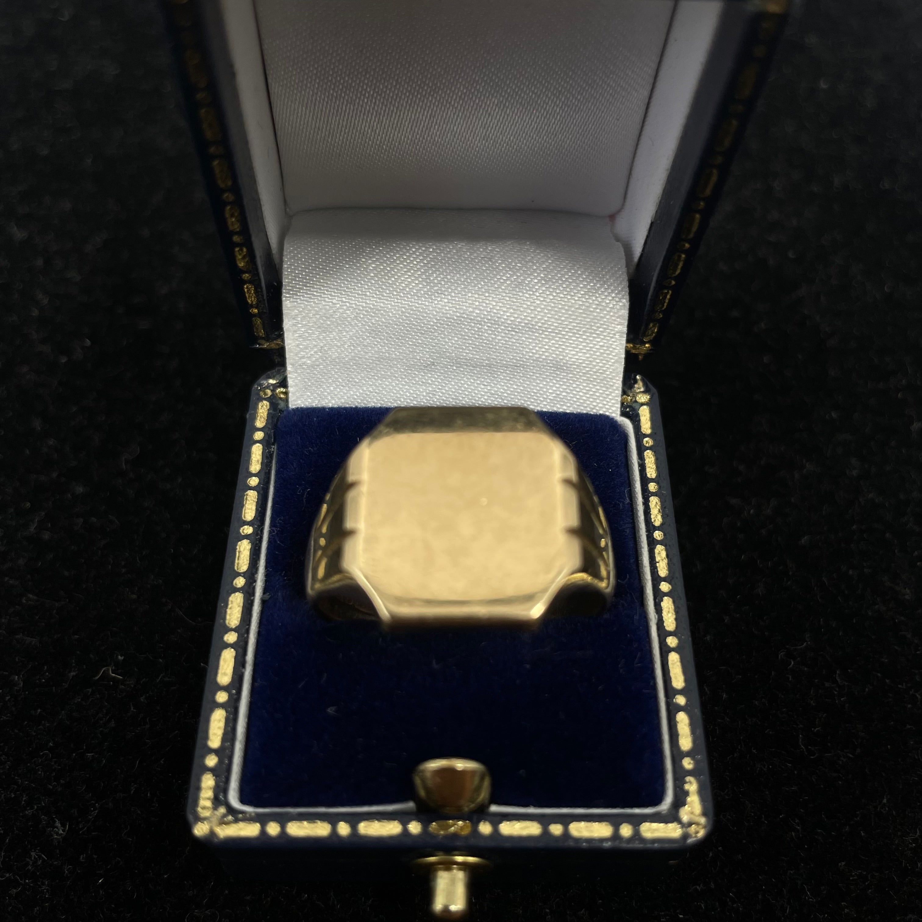 9CT Signet Ring Square Top Size W 1/2