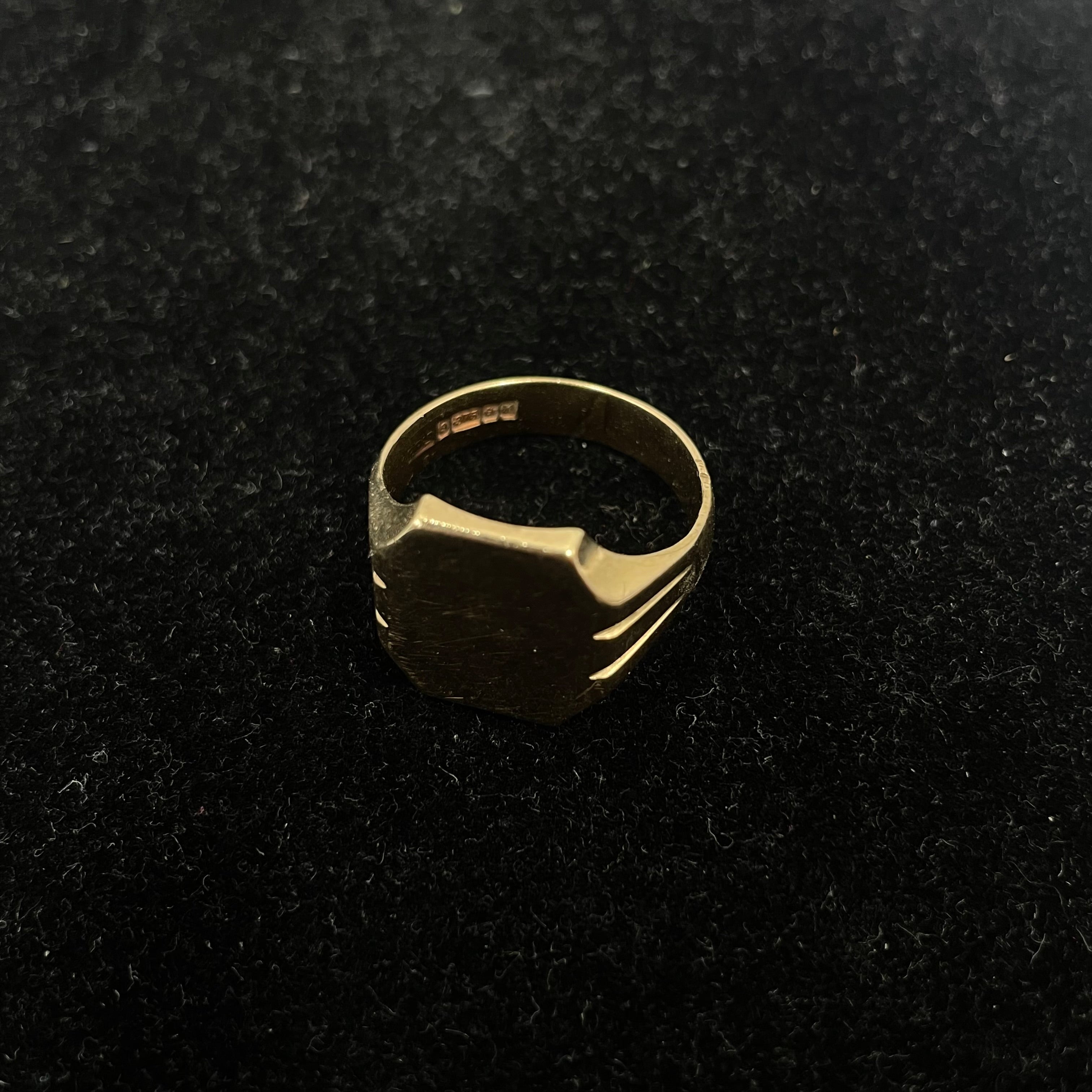 9CT Signet Ring Square Top Size W 1/2