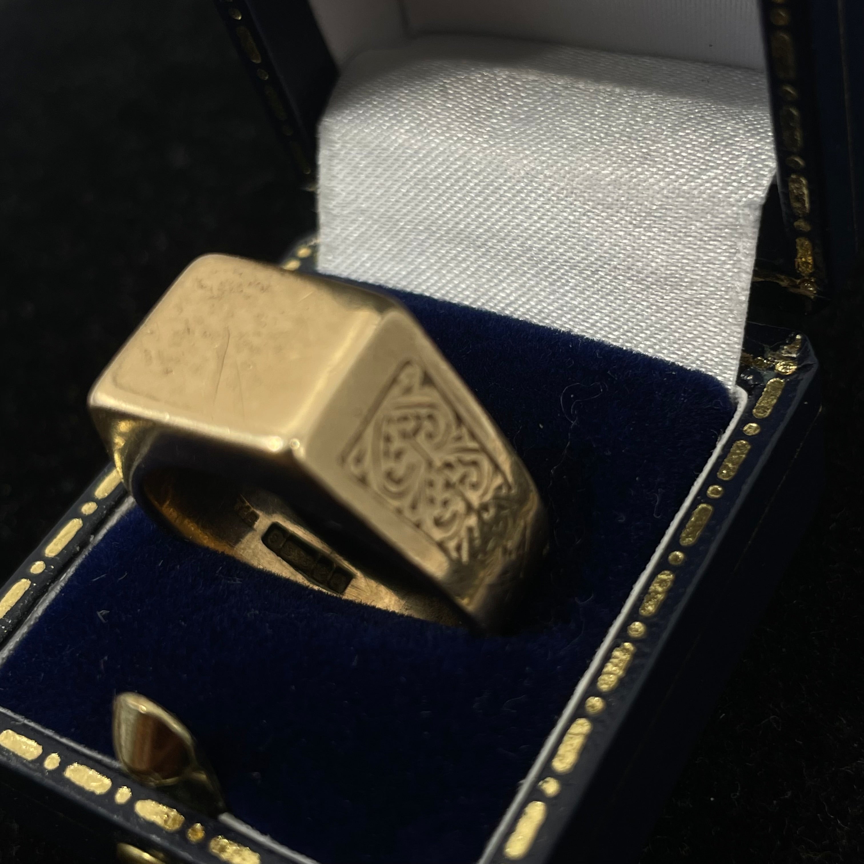 9CT Signet Ring Rectangle Top Size R