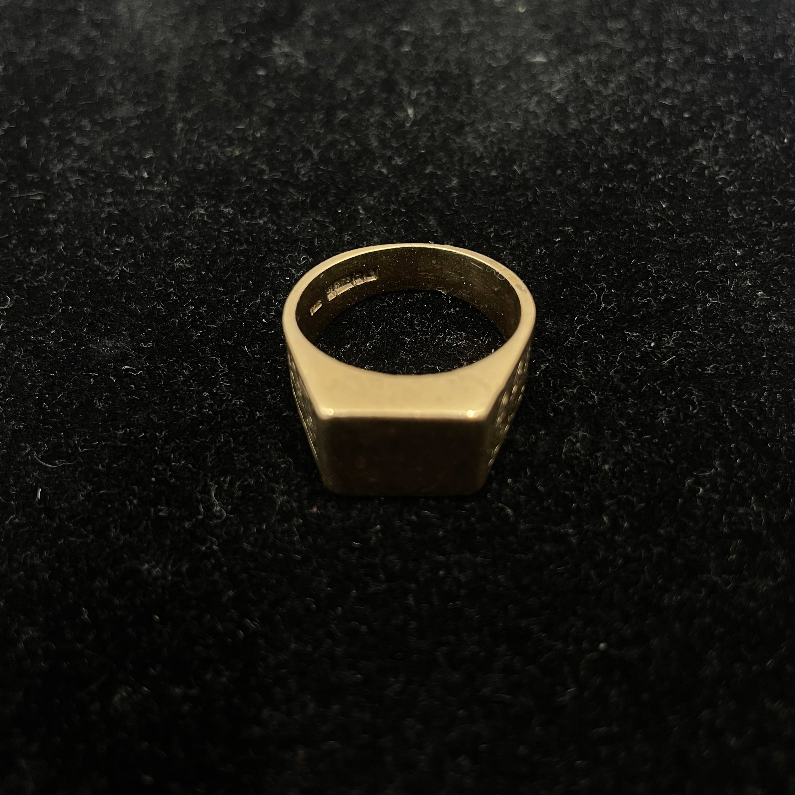 9CT Signet Ring Rectangle Top Size R