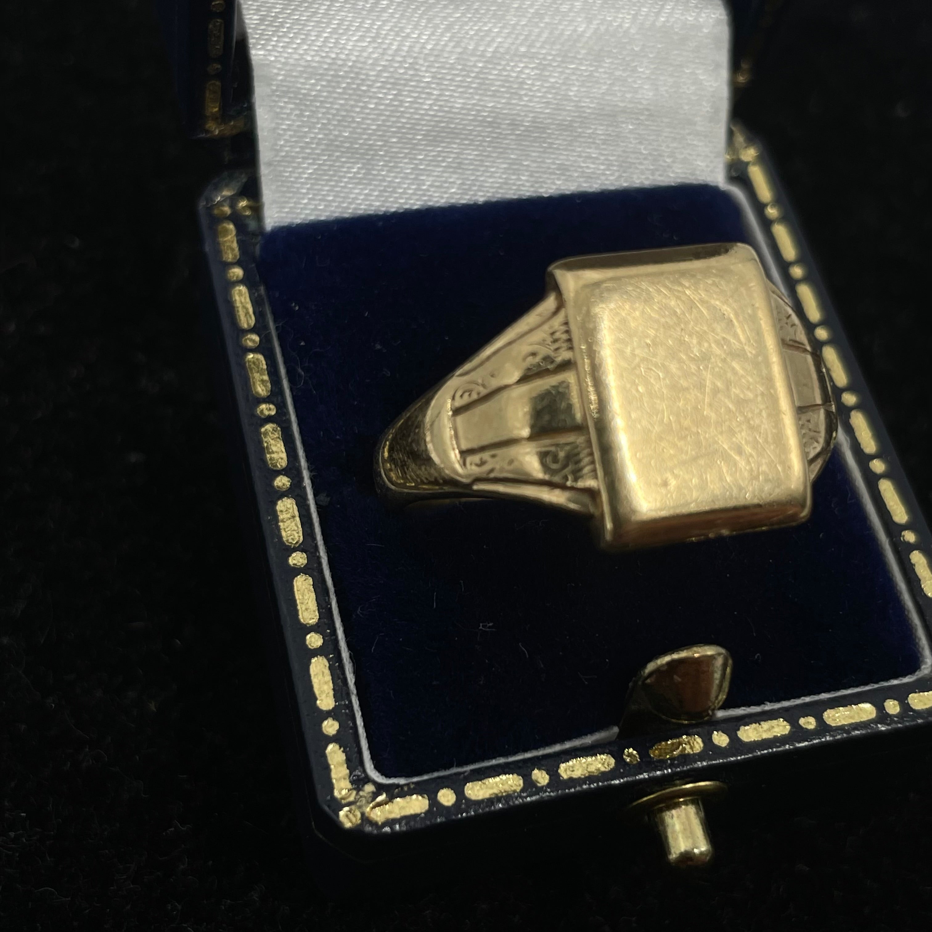 9CT Yellow Gold Signet Ring Rectangle Top Size X 1/2